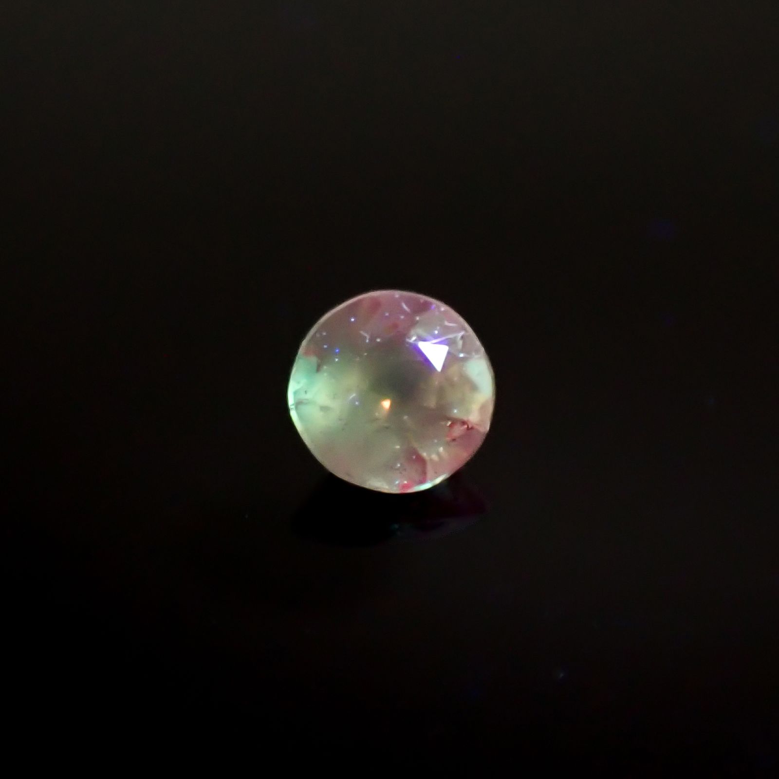 シルキーアレキサンドライト ブラジル・ミナスジェライス州ヘマチタ鉱山産 0.10ct [250129767]2.8x2.8mm前後