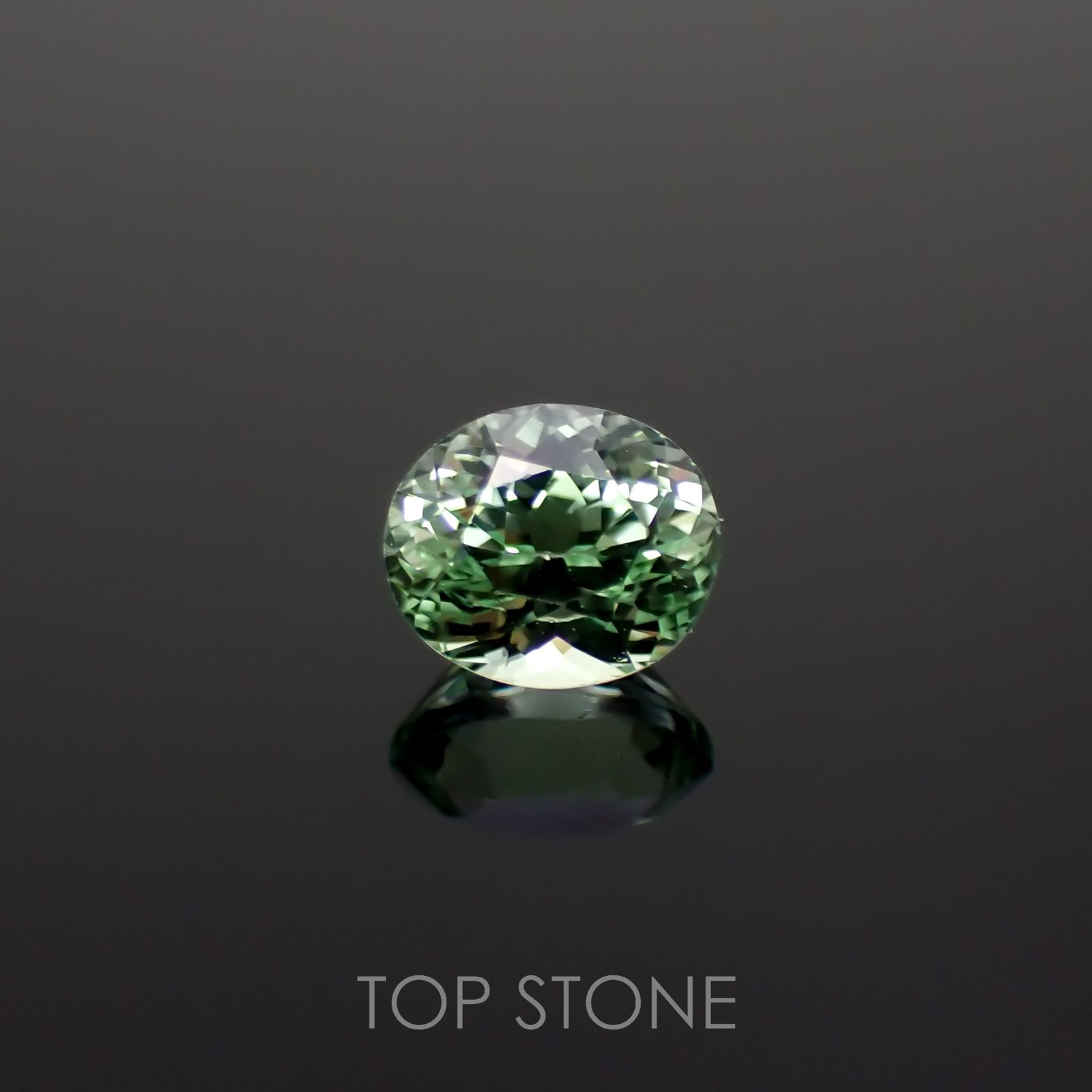 ミントガーネット(宝石名グリーン グロッシュラー・ガーネット)タンザニア産 0.61ct 識別済[221018624]5.2x4.3mm前後