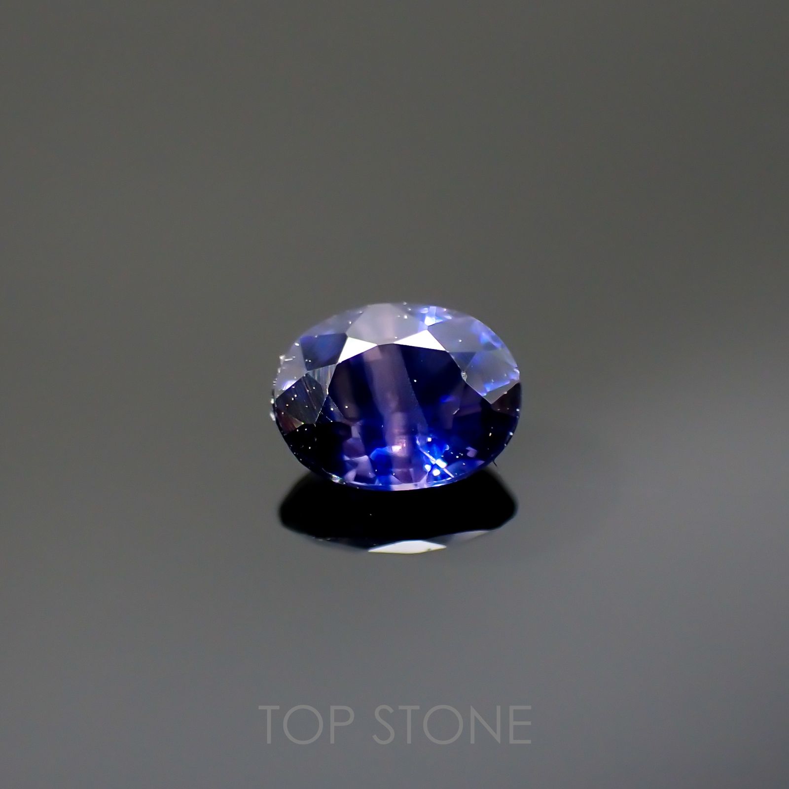 バイカラーサファイア(宝石名サファイア)タンザニア産 0.30ct 識別済[220616191]4.3x3.3mm前後