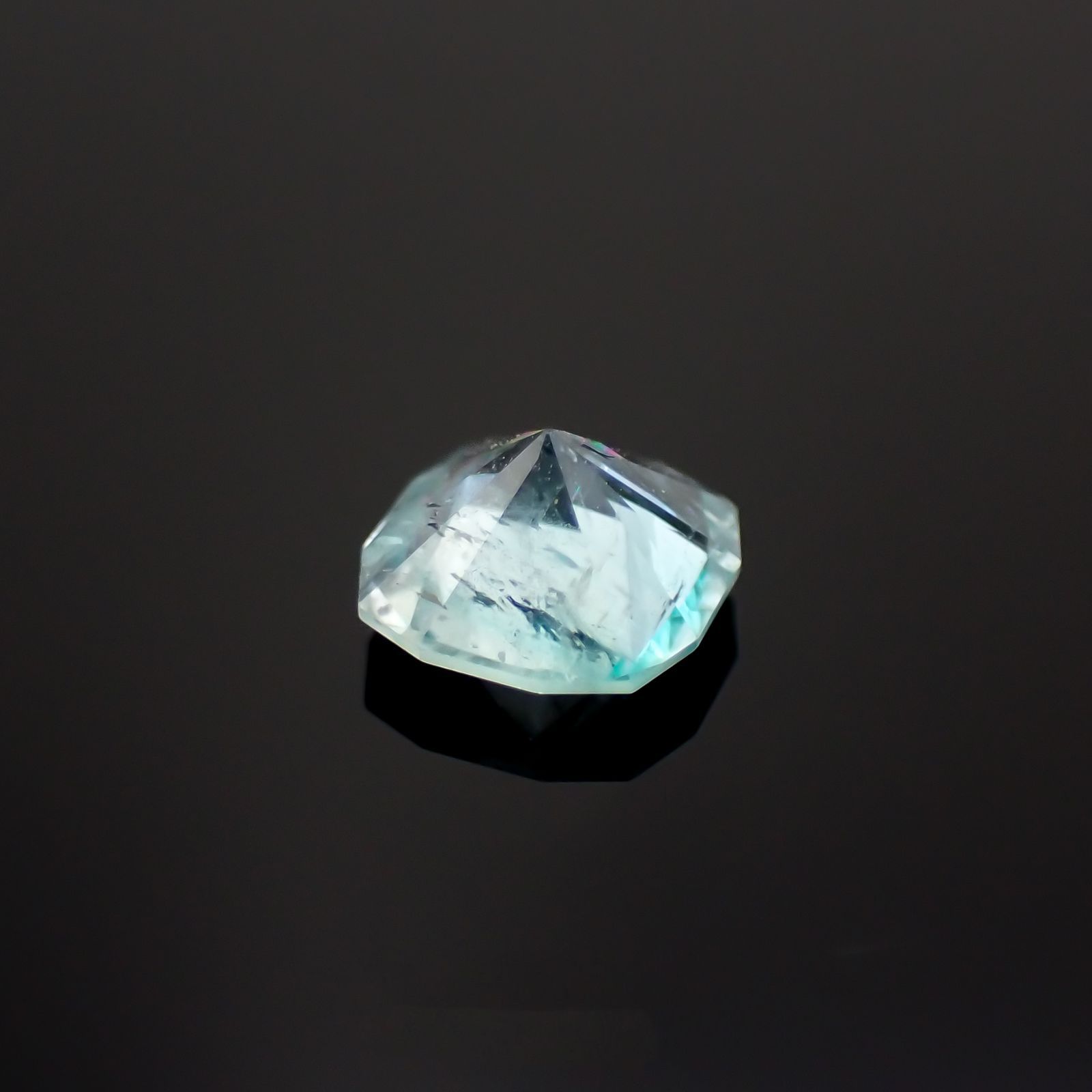 ◇カスタムカット◇ユークレース(宝石名ブルー・ユークレース)コロンビア産 0.487ct ソ付(彩珠)[221018844]5.1x5mm前後