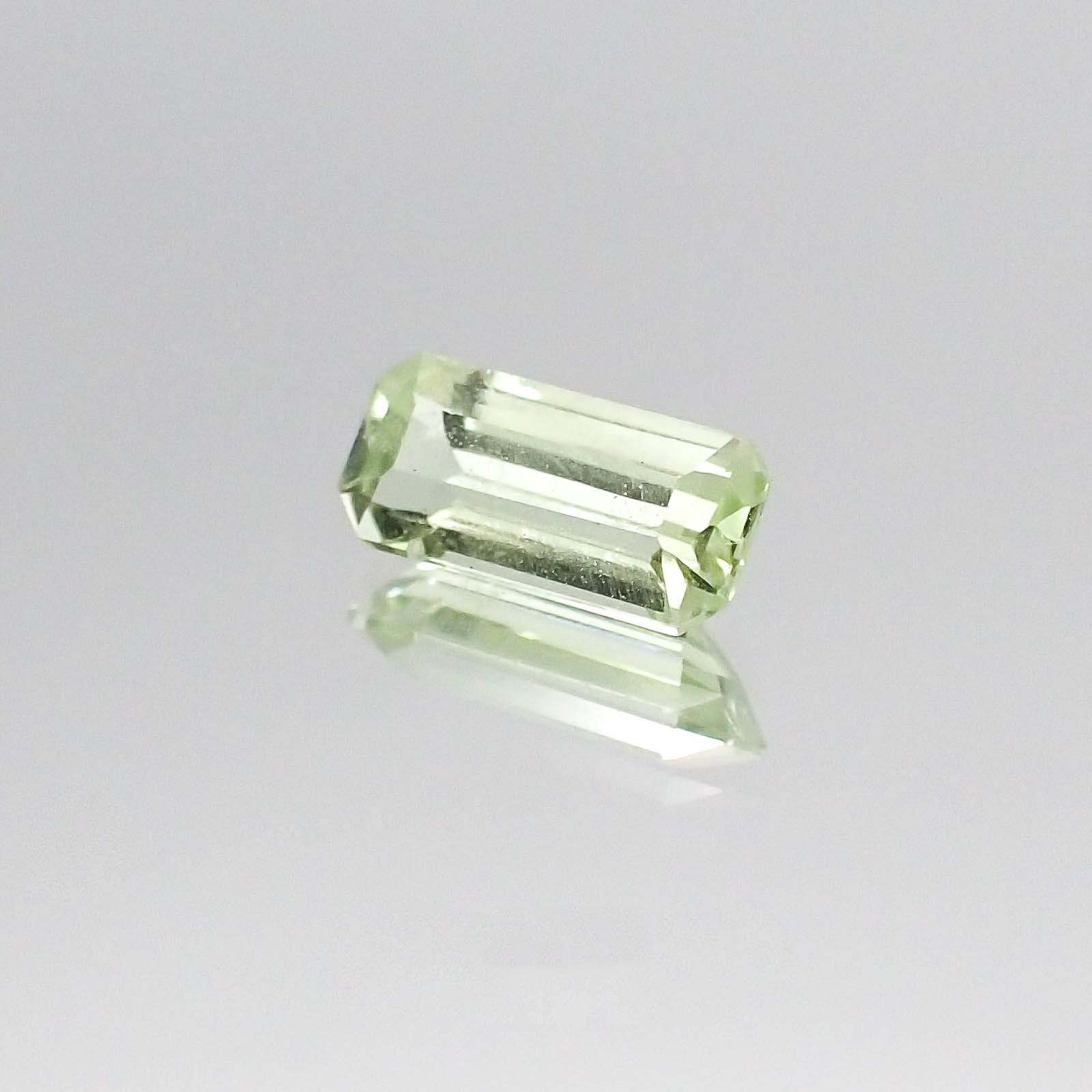 ミントガーネット(宝石名グリーン グロッシュラー・ガーネット)タンザニア産 0.81ct 識別済[230522253]7.8x3.6mm前後