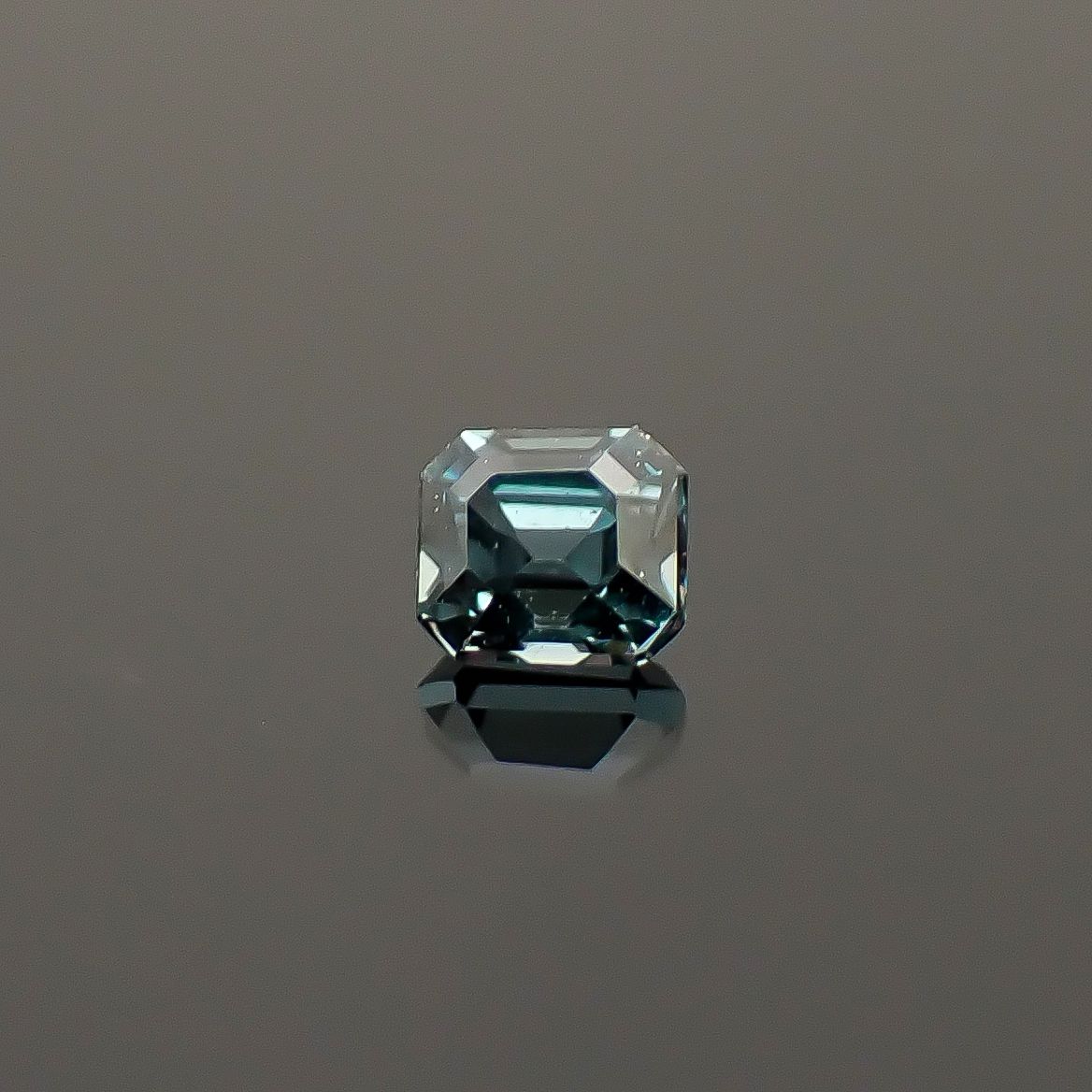 ベキリーブルーガーネット（カラーチェンジガーネット アレキタイプ） マダガスカル・ベキリー産 0.11ct / 2.6x2.3mm前後 [260732460]