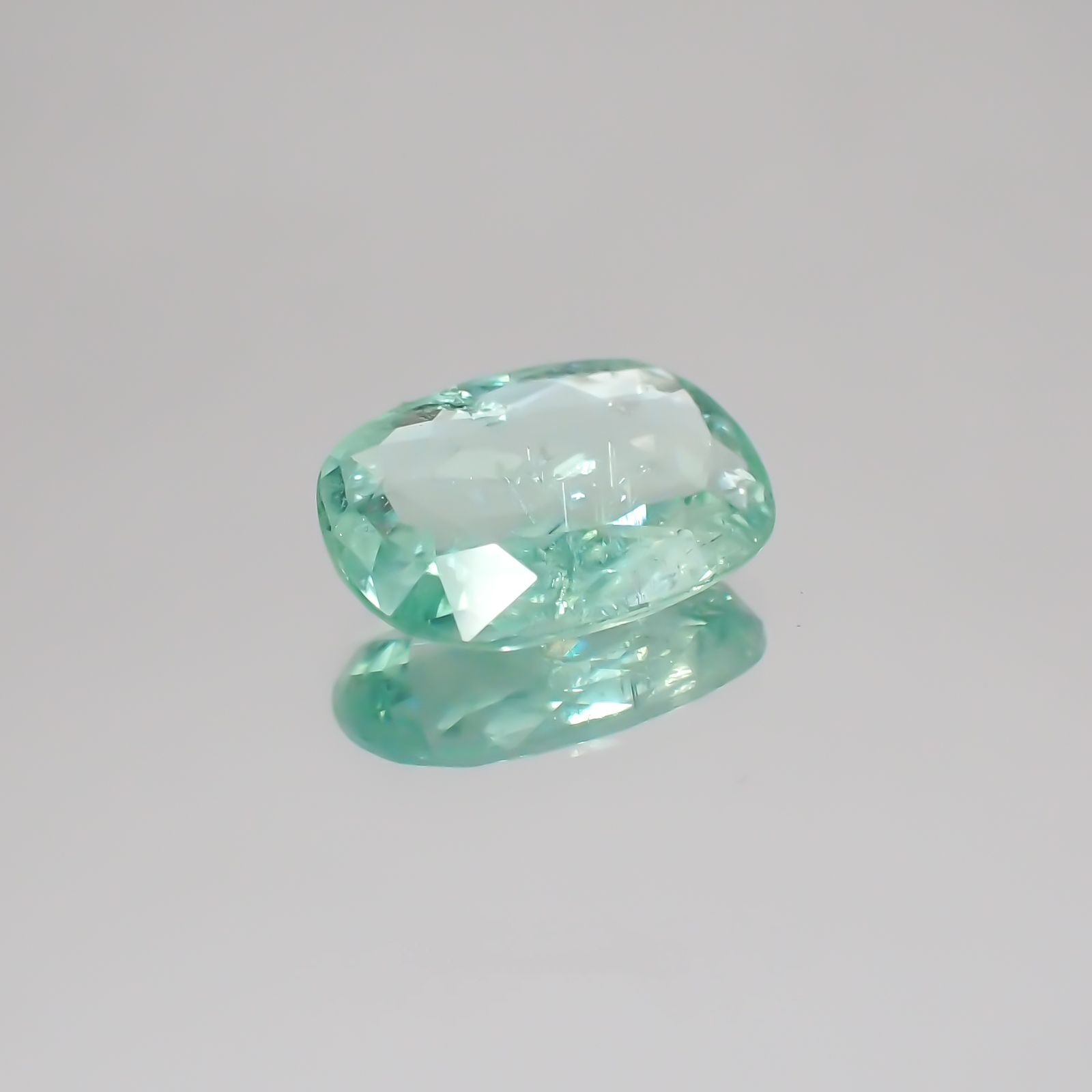 パライバトルマリン(宝石名トルマリン/別名パライバ・トルマリン) モザンビーク産 2.337ct ソ付(宝貴協)[21019384]11.1×8.0mm前後