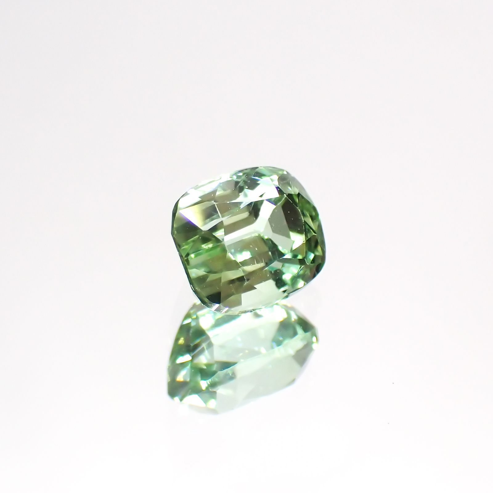 ブルーグリーントルマリン アフガニスタン産 0.82ct [220114089]5.7x4.8mm前後