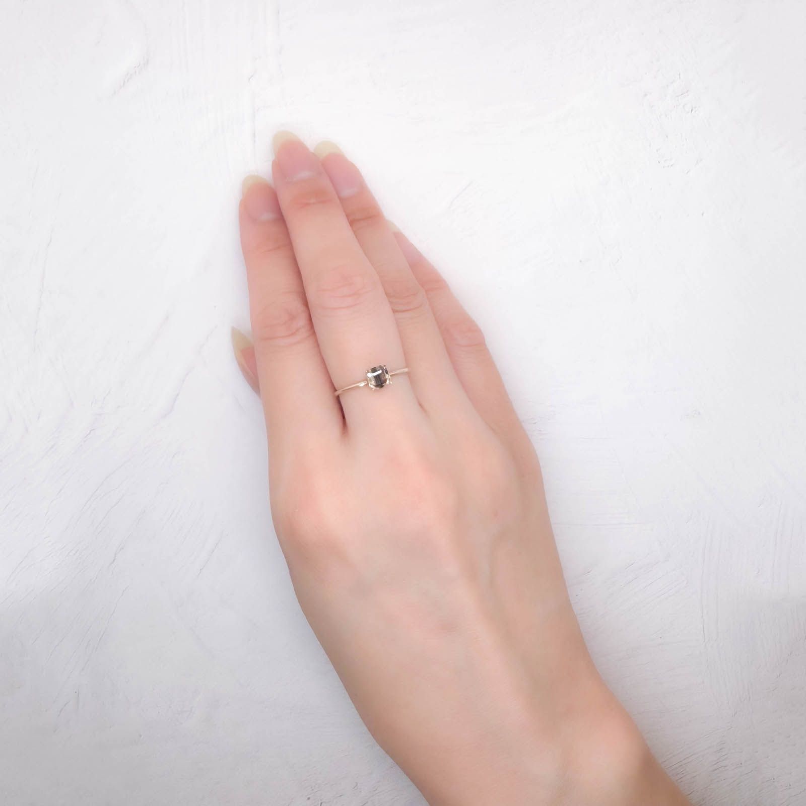 レインボースキャポライト ブラジル産 0.54ct / 4.8x4.8mm前後 [250931055]