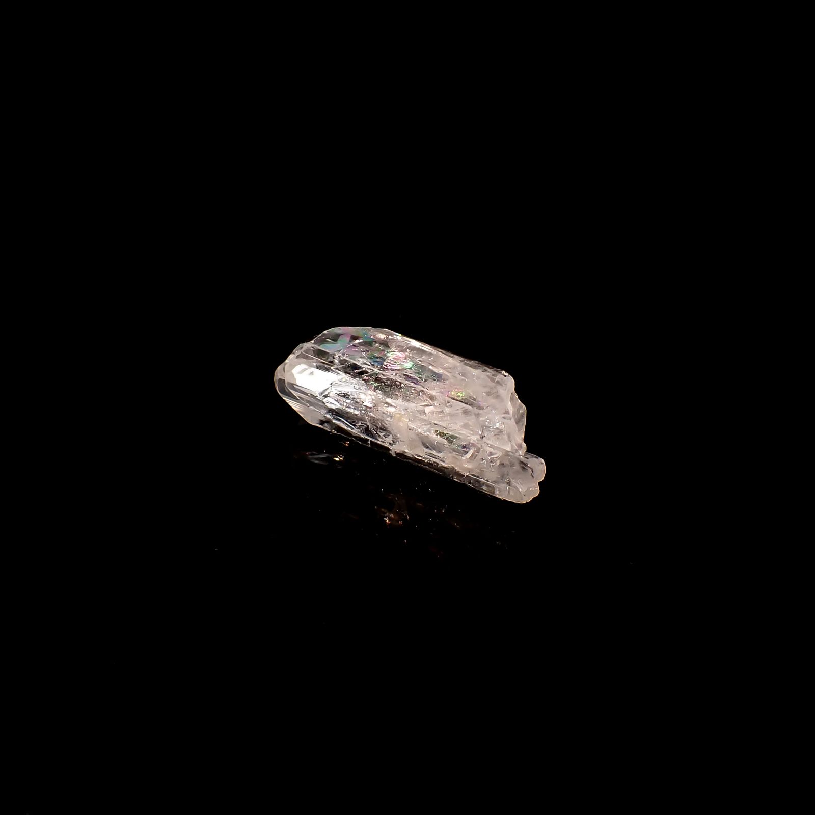 ダンビュライト原石 メキシコ産 9.96ct / 21.6x6.9mm前後 [260532171]