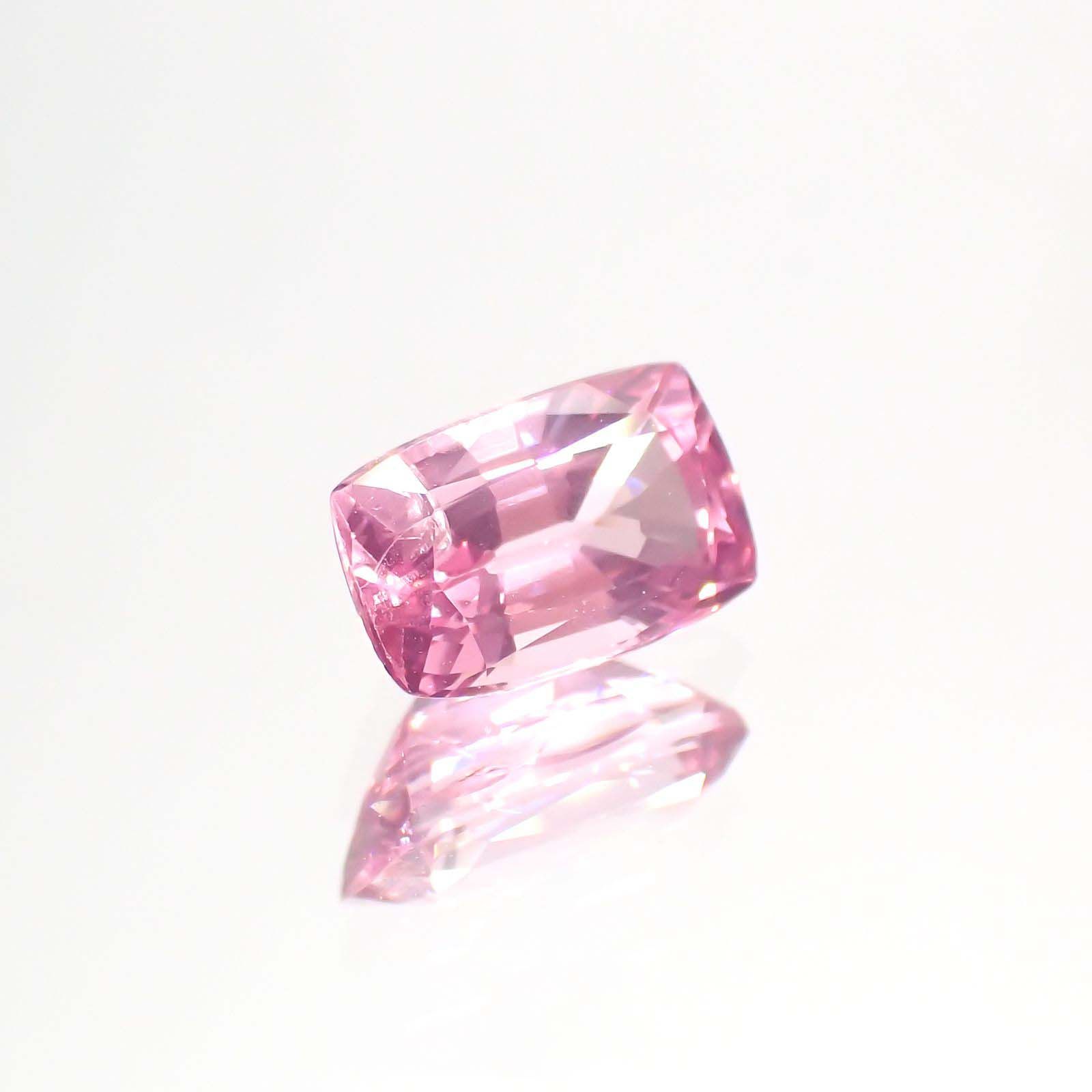ピンクスピネル(宝石名ピンク・スピネル)タンザニア産 1.179ct ソ付(彩珠)[230722573]7.5x4.7mm前後