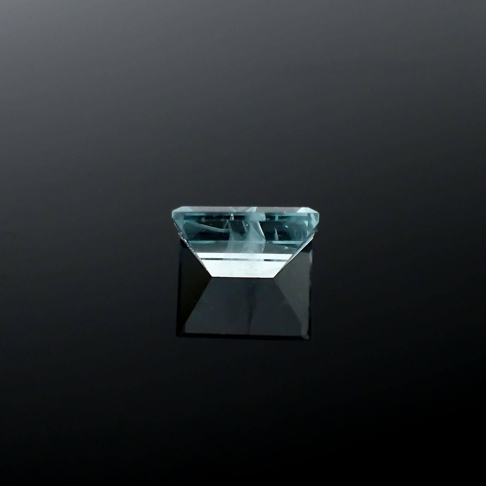 ◇ミラーカット◇アクアマリン モザンビーク産 1.52ct[240226102]8.5x6.5mm前後