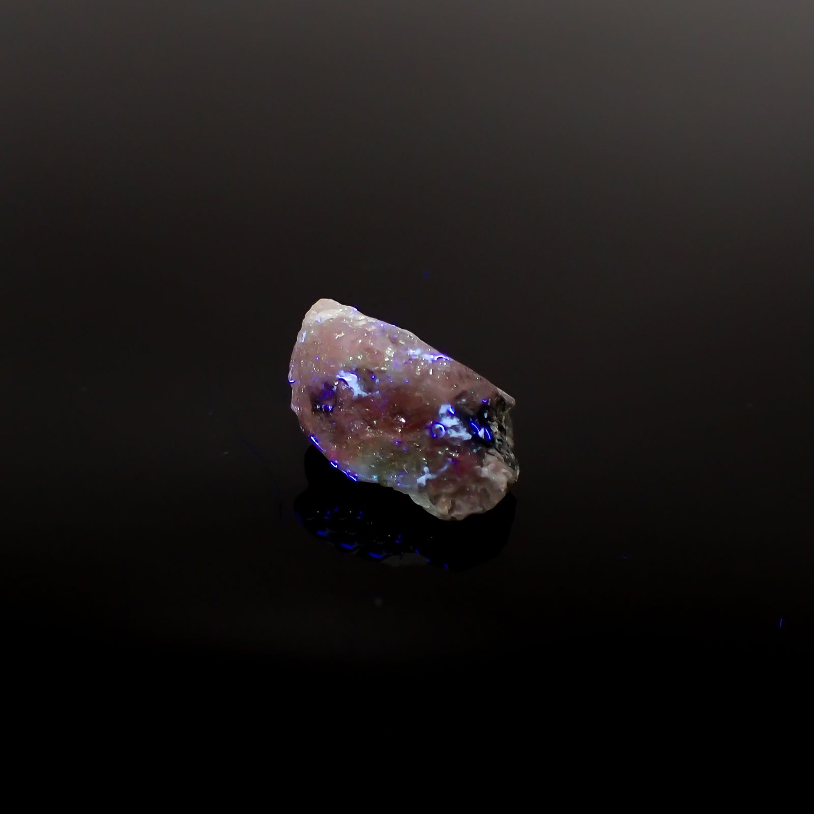 アレキサンドライト 原石 ロシア産 8.01ct[240427025]15x10mm前後