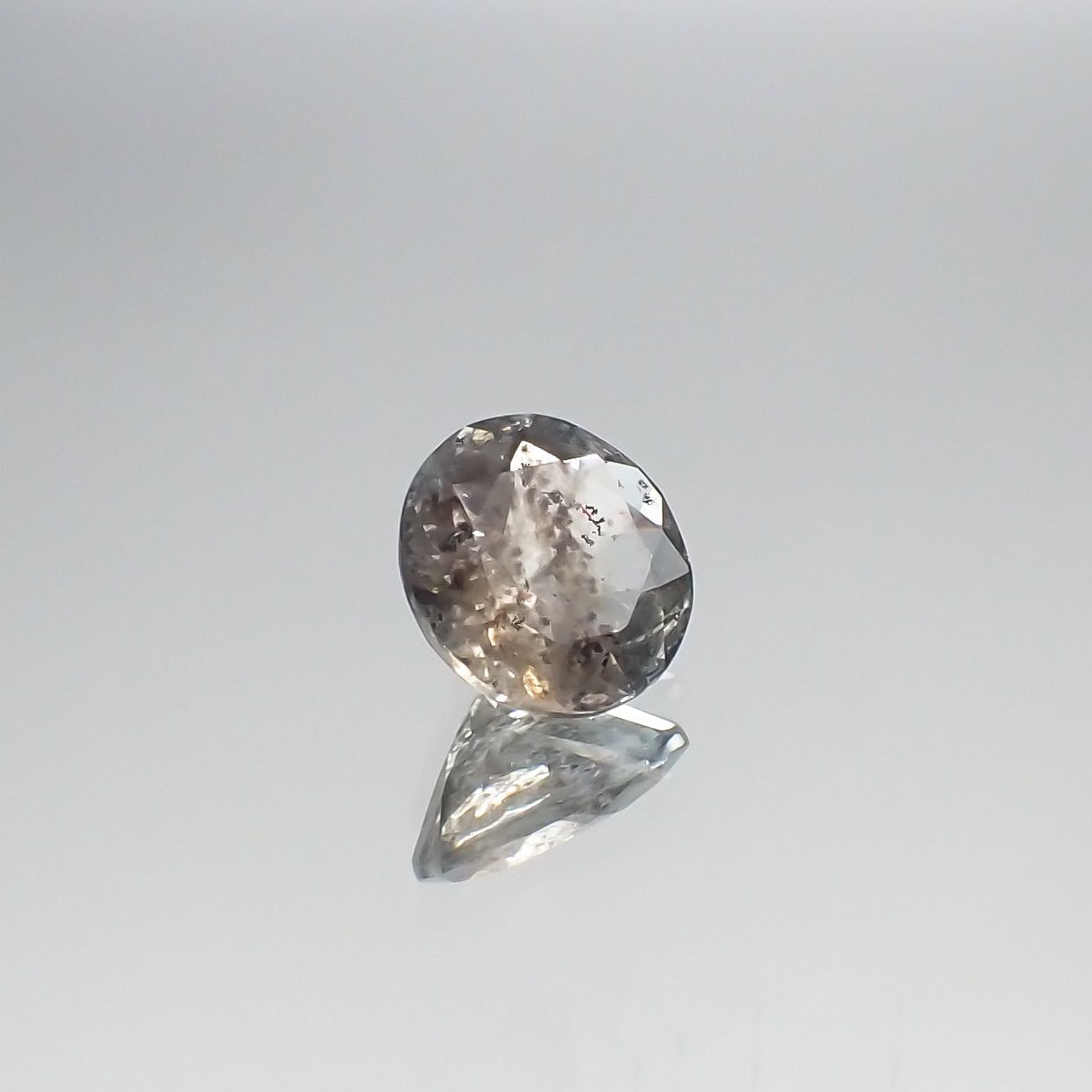 アベンチュリンアクアマリン(宝石名アクアマリン) ナイジェリア産 1.47ct 識別済[210712975]7.9×7.8mm前後