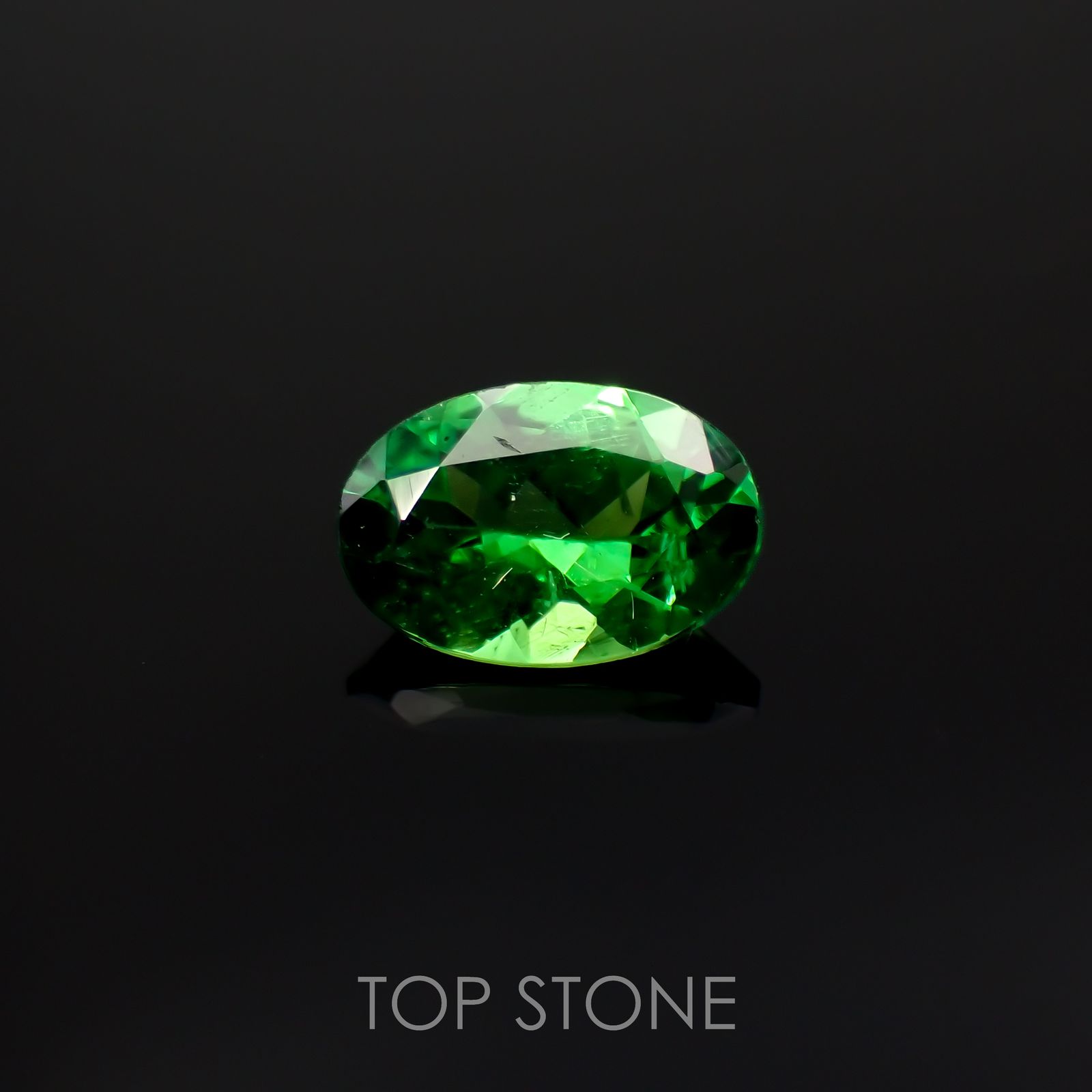 ツァボライト(宝石名ガーネット)タンザニア産 0.47ct 識別済[221018721]6.2x4.1mm前後