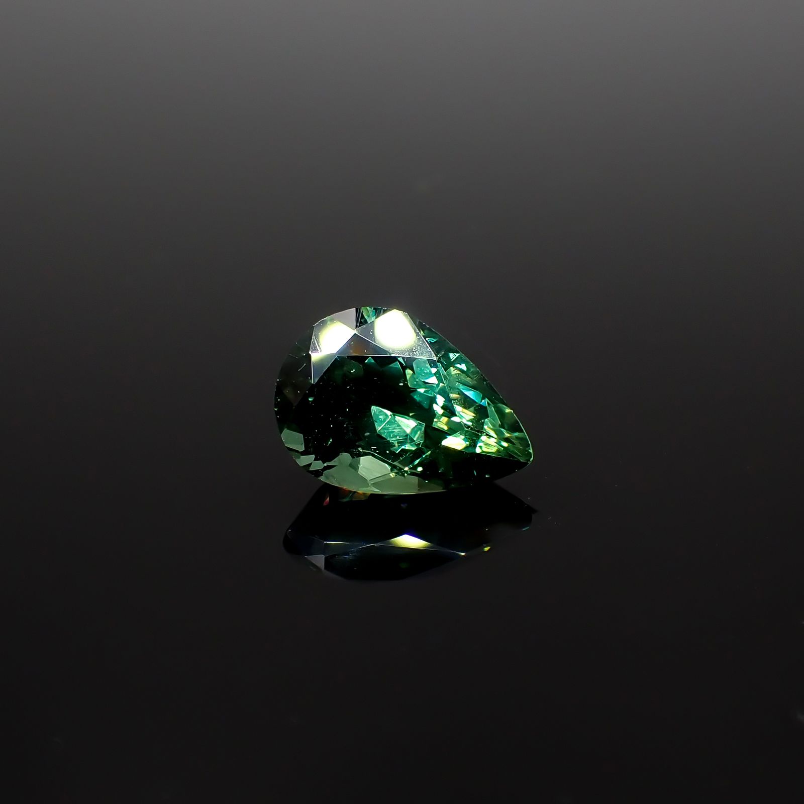 ノーブルモロキサイト(グリーンアパタイト) マダガスカル産 2.52ct[240928977]10.7x7.5mm前後