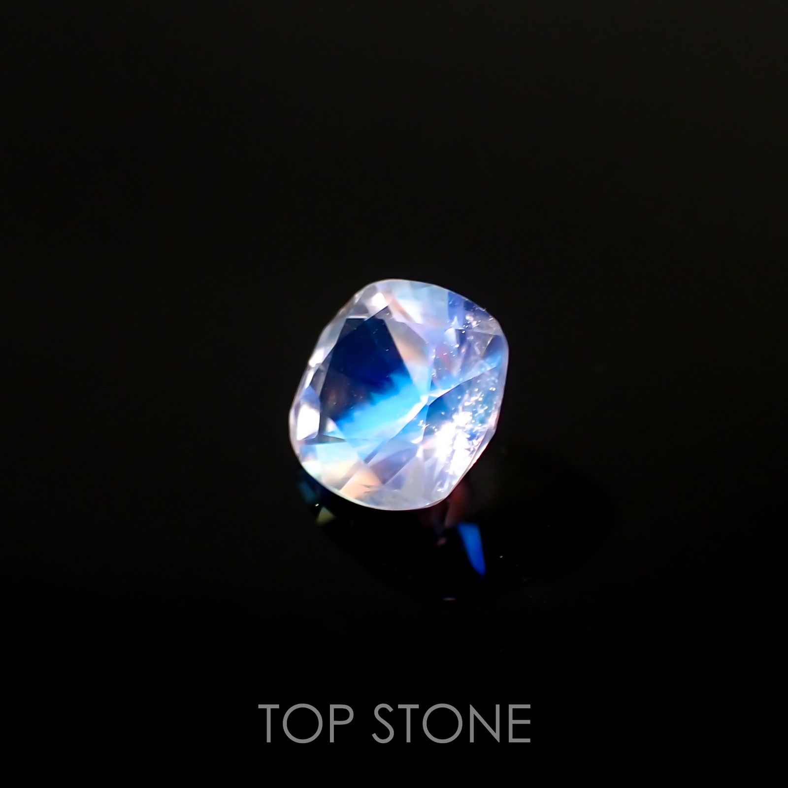 レインボームーンストーン(宝石名ラブラドライト)タンザニア産 0.83ct 識別済[220115452]6.1x5.8mm前後