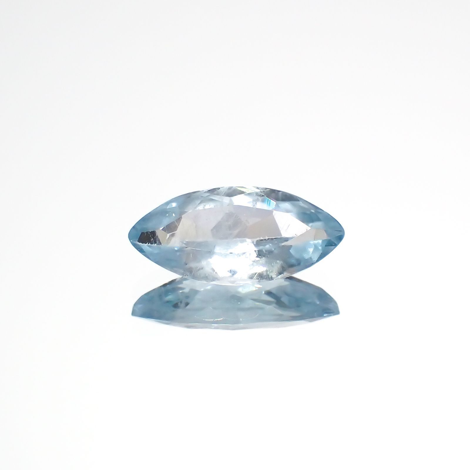 ユークレース(宝石名ブルー・ユークレース)コロンビア産 0.828ct ソ付(彩珠)[221018682]9.9x4.8mm前後