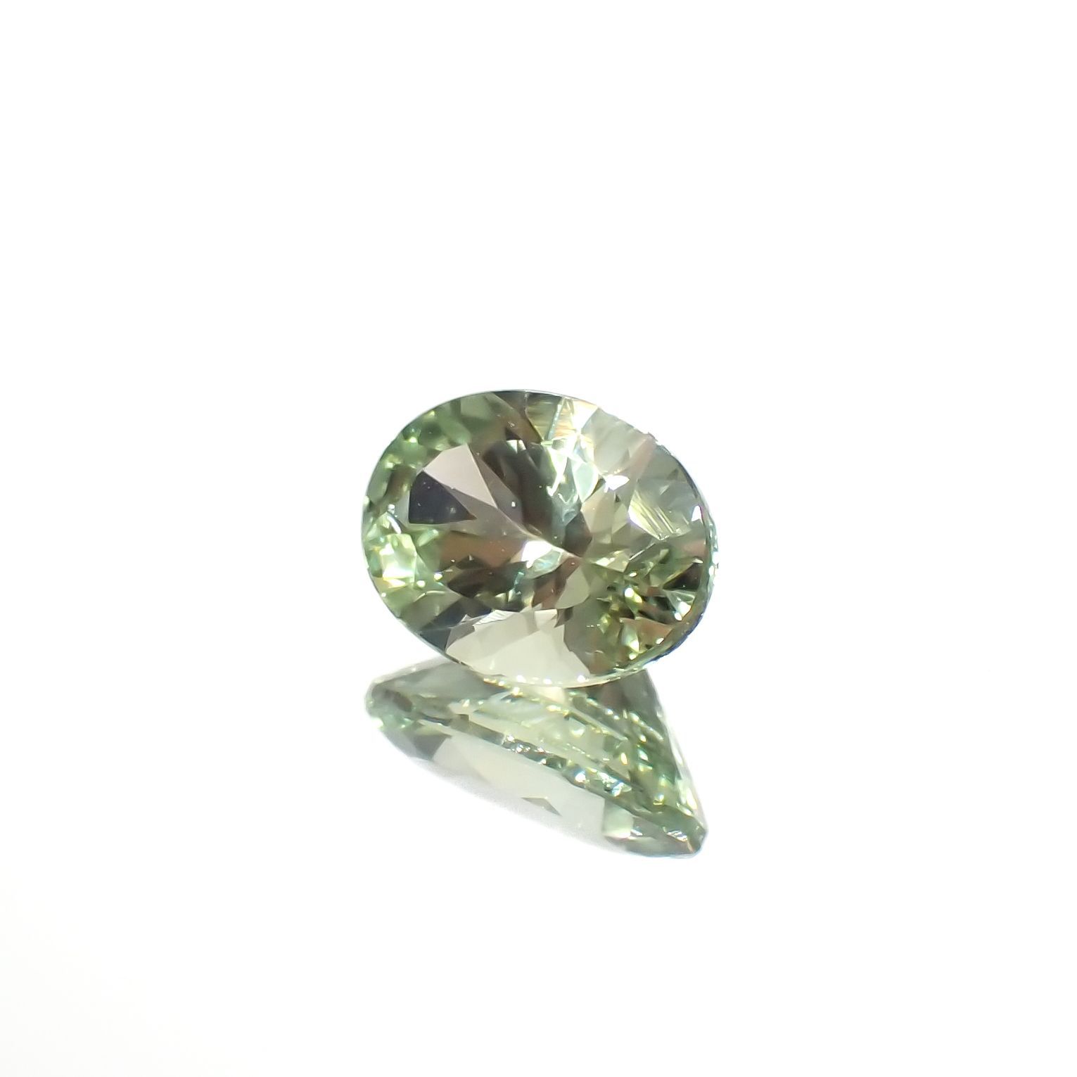 バナジウムクリソベリル(宝石名クリソベリル)マダガスカル産 0.950ct ソ付(日独)[221018904]7.11x5.16mm前後
