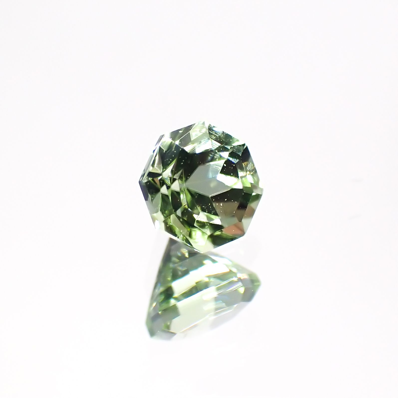 ◇オクタゴンカット◇ペリドット(宝石名ペリドット) パキスタン産 0.41ct 識別済[210913103]4.1×4mm前後