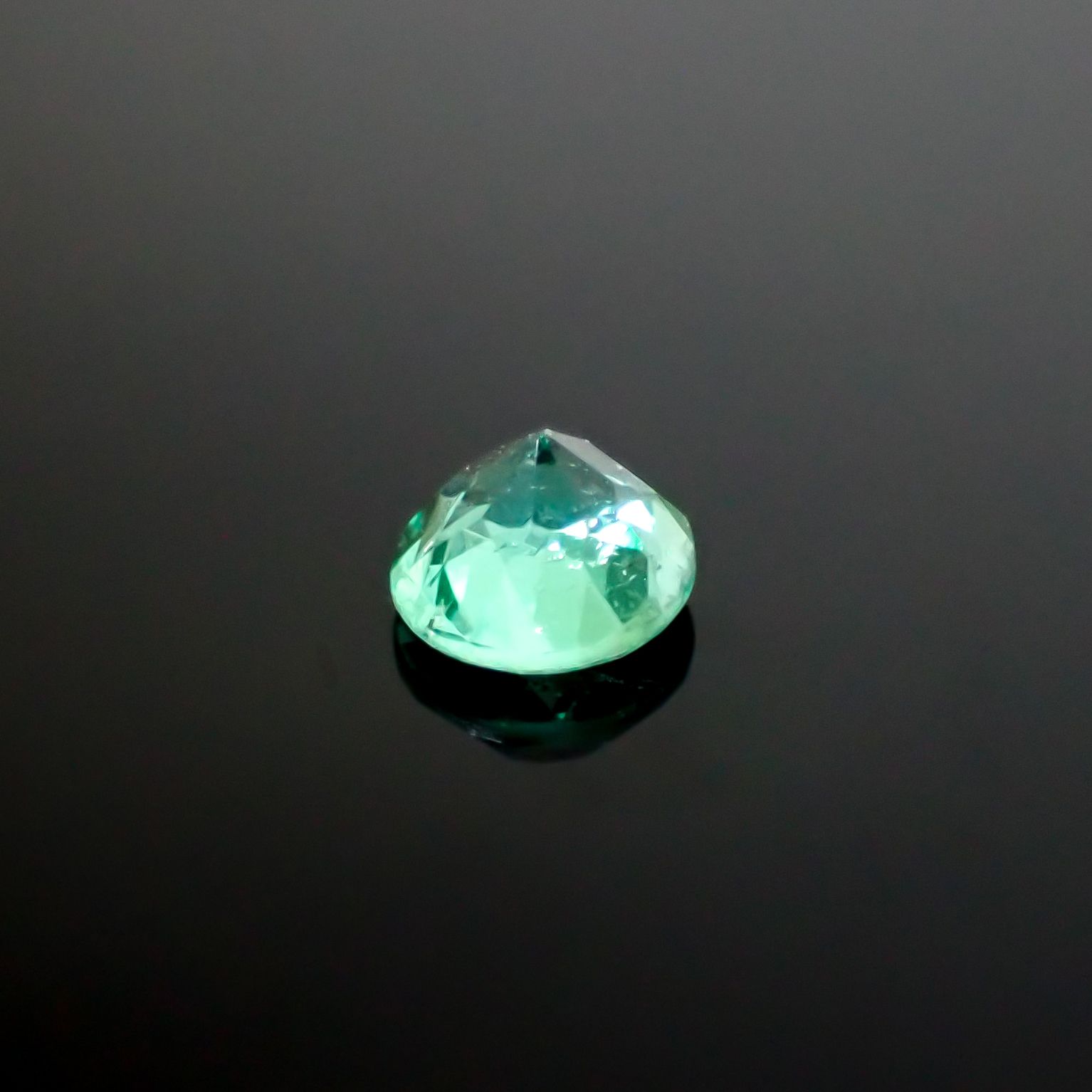 パライバトルマリン ブラジル・キントス鉱山産 0.18ct [241229542]3.5x3.5mm前後