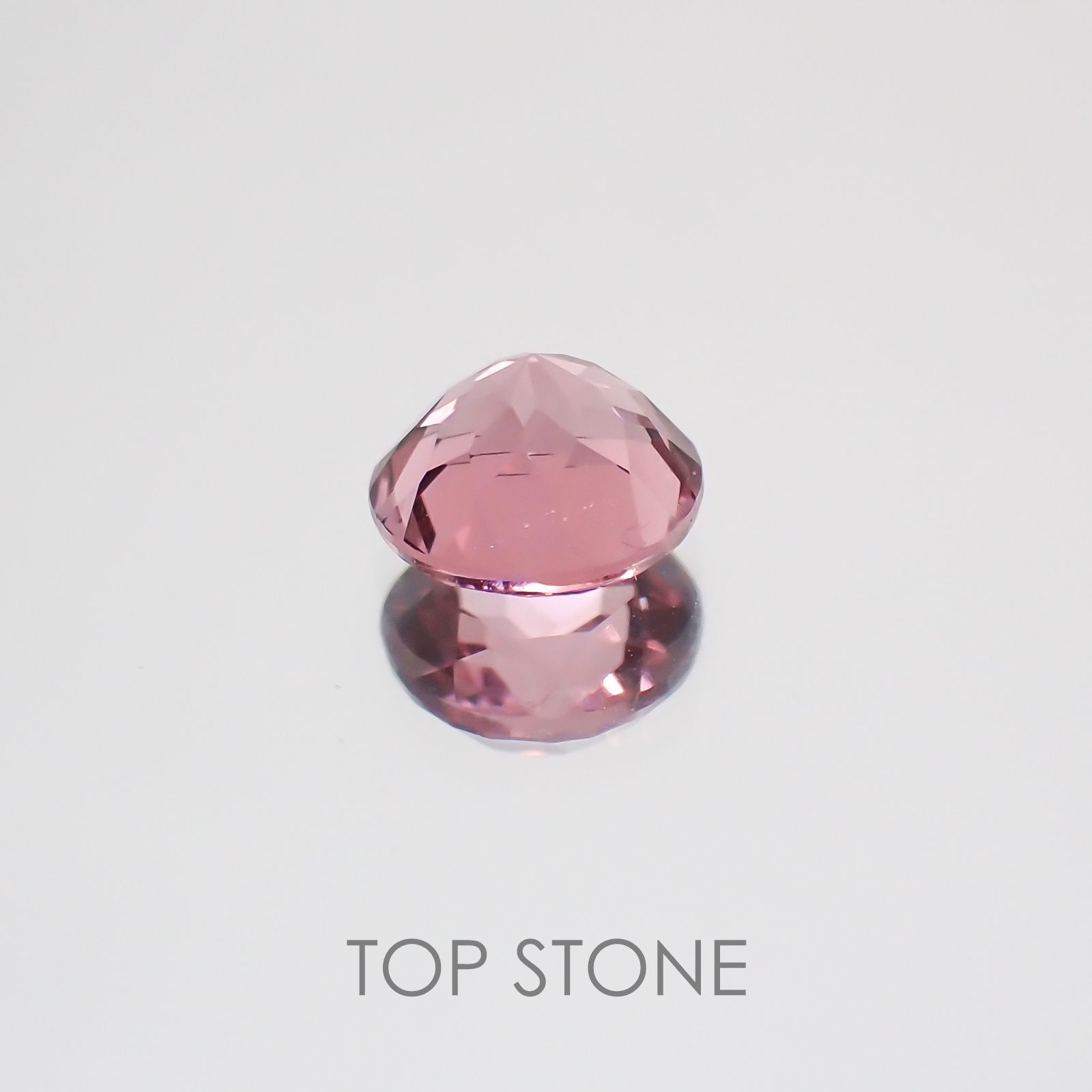 カラーチェンジマラヤガーネット タンザニア産 ルース 0.74ct[21059665]5.3×5.3mm前後