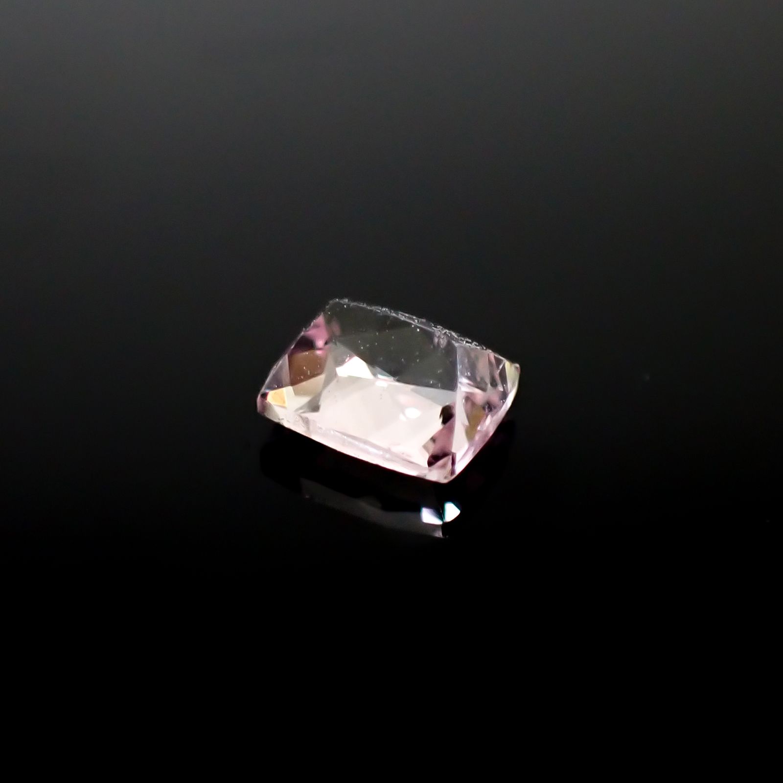 ピンクゾイサイト(宝石名ピンク・ゾイサイト)タンザニア産 0.620ct ソ付(彩珠)[241129502]5.3x4.3mm前後