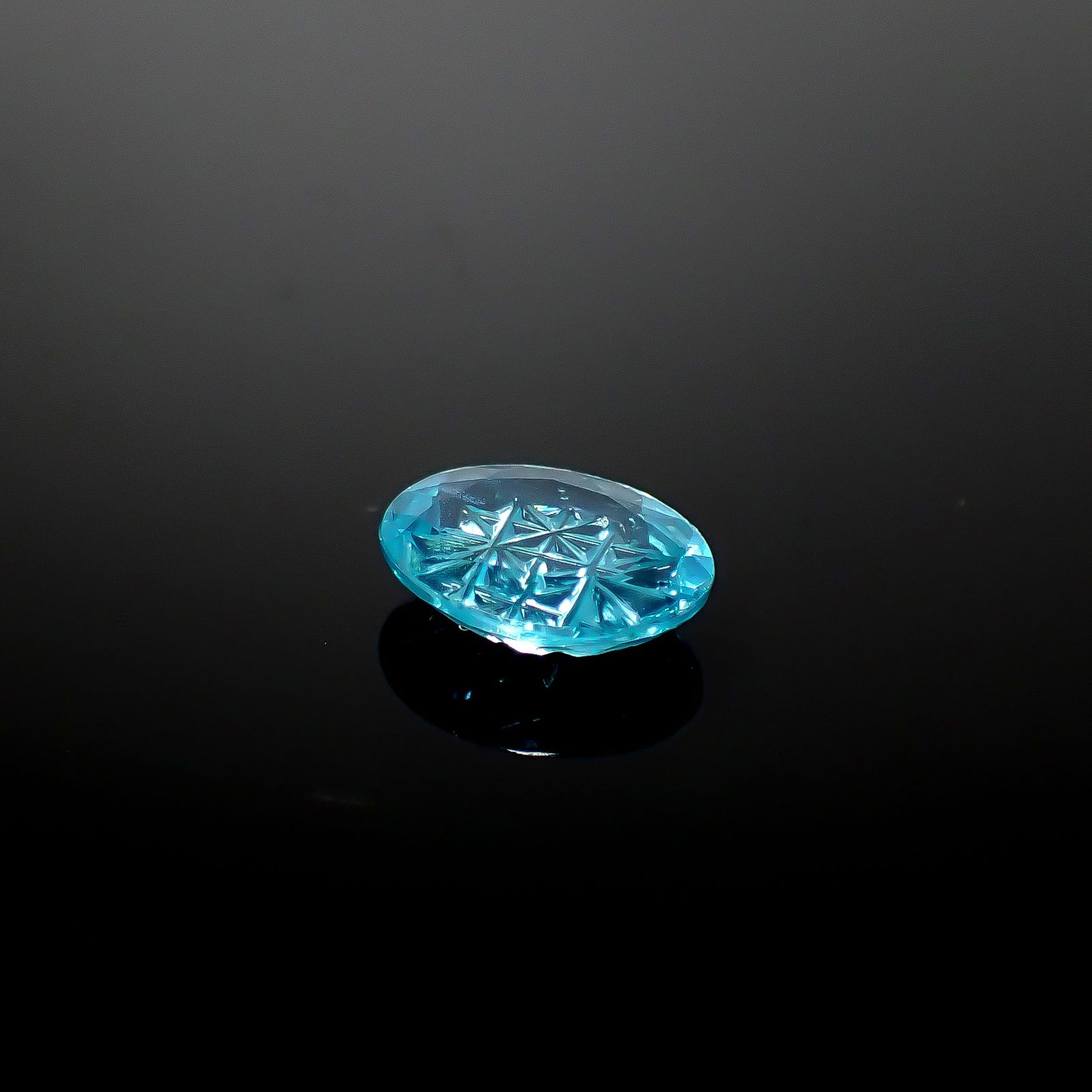 ◇甲州貴石切子Plus Three◇アパタイト カード付き(宝石名アパタイト)ブラジル産 1.99ct 識別済[250630488]10x7.9mm前後