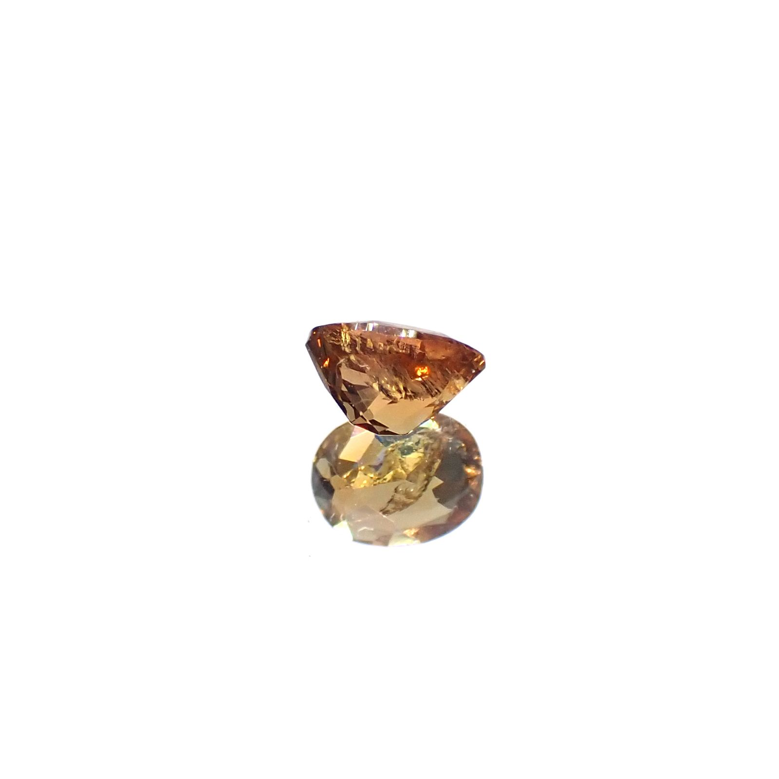 ゴールデンアイオライト マダガスカル産 0.21ct[240527660]4.4x3.5mm前後