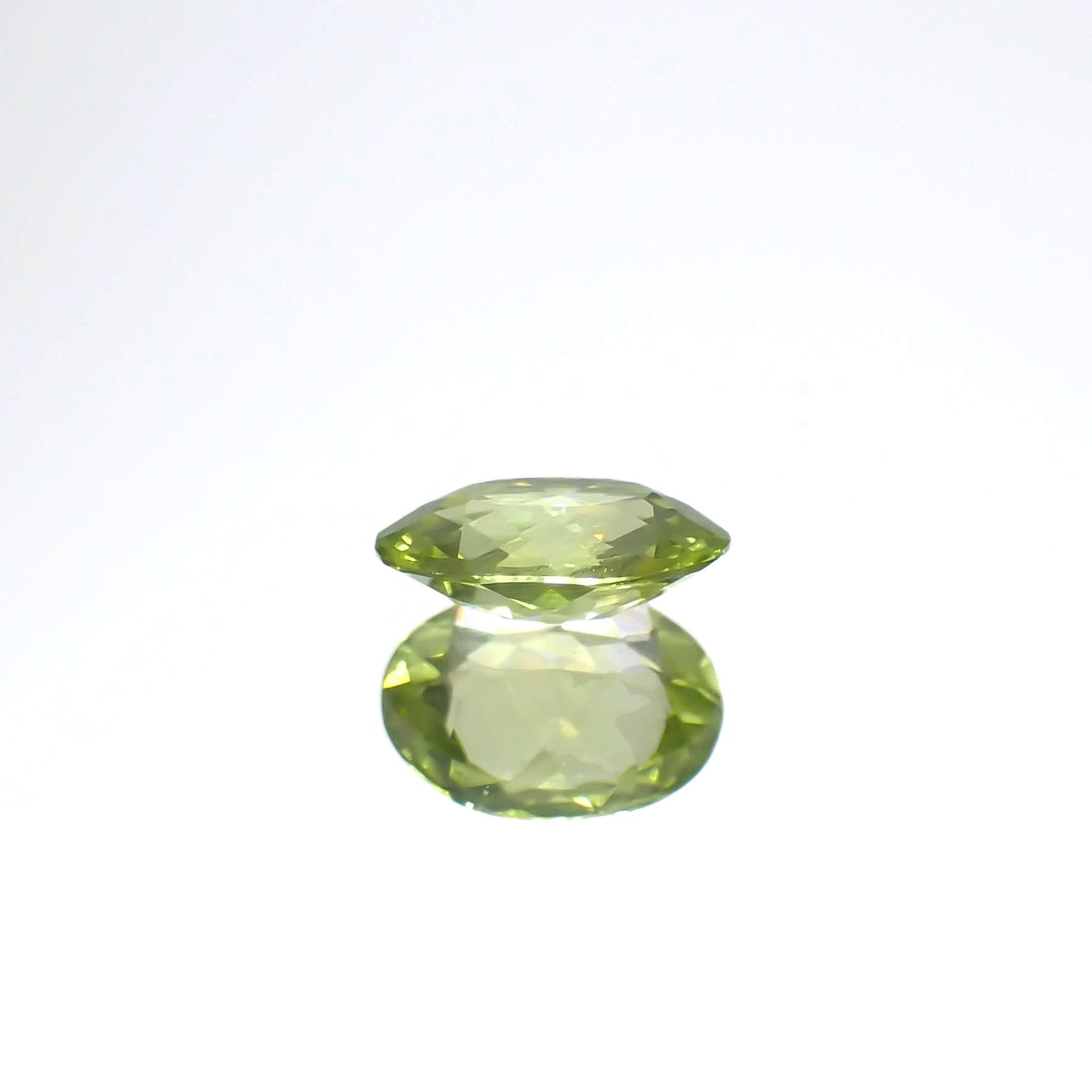 グリーンエンスタタイト(宝石名グリーン・エンスタタイト)カメルーン産 0.66ct 識別済[240125622]6.9x5.1mm前後