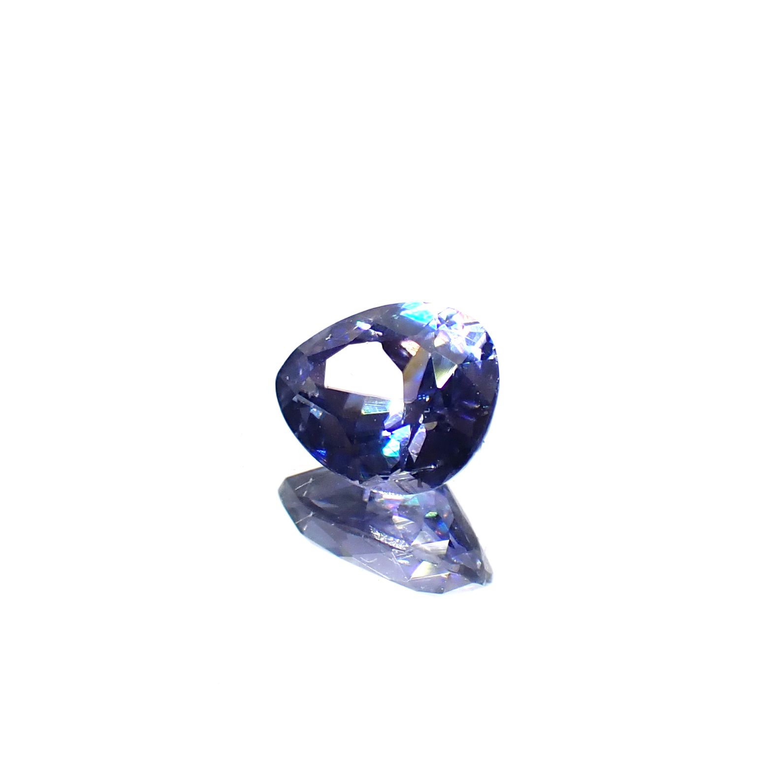 ベニトアイト アメリカ・カリフォルニア州産 0.63ct / 6x4.9mm前後 [251031292]