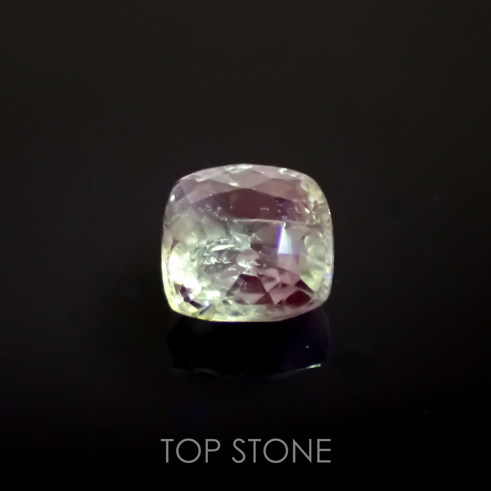 グレースピネル(宝石名スピネル)ビルマ/マダガスカル産 0.75ct 識別済[220817561]5.5x5.2mm前後