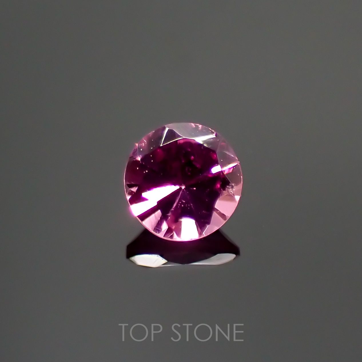 ホットピンクスピネル(宝石名ピンク・スピネル) タンザニア産 0.13ct 識別済[210912584]3×3mm前後