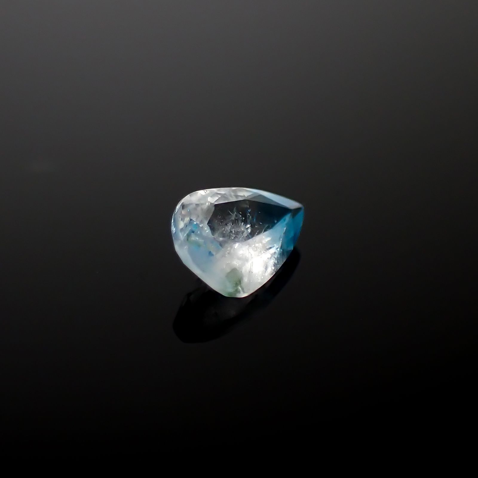 ユークレース(宝石名ユークレース)ジンバブエ産 0.23ct 識別済[241029230]5.3x3.6mm前後