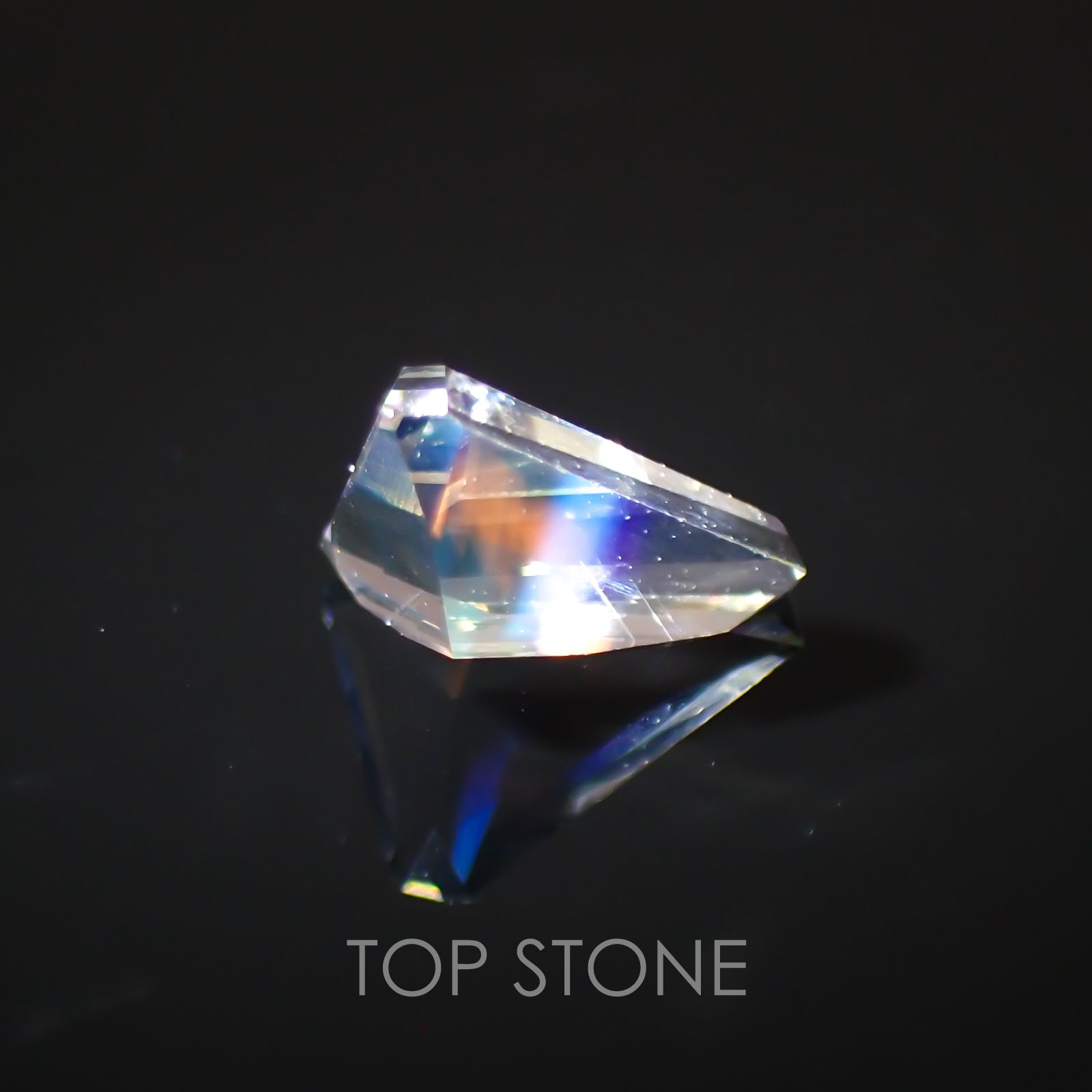 レインボームーンストーン(アンデシンラブラドライト) マダガスカル産 ルース 0.26ct[210310391]5.1×3.8mm前後