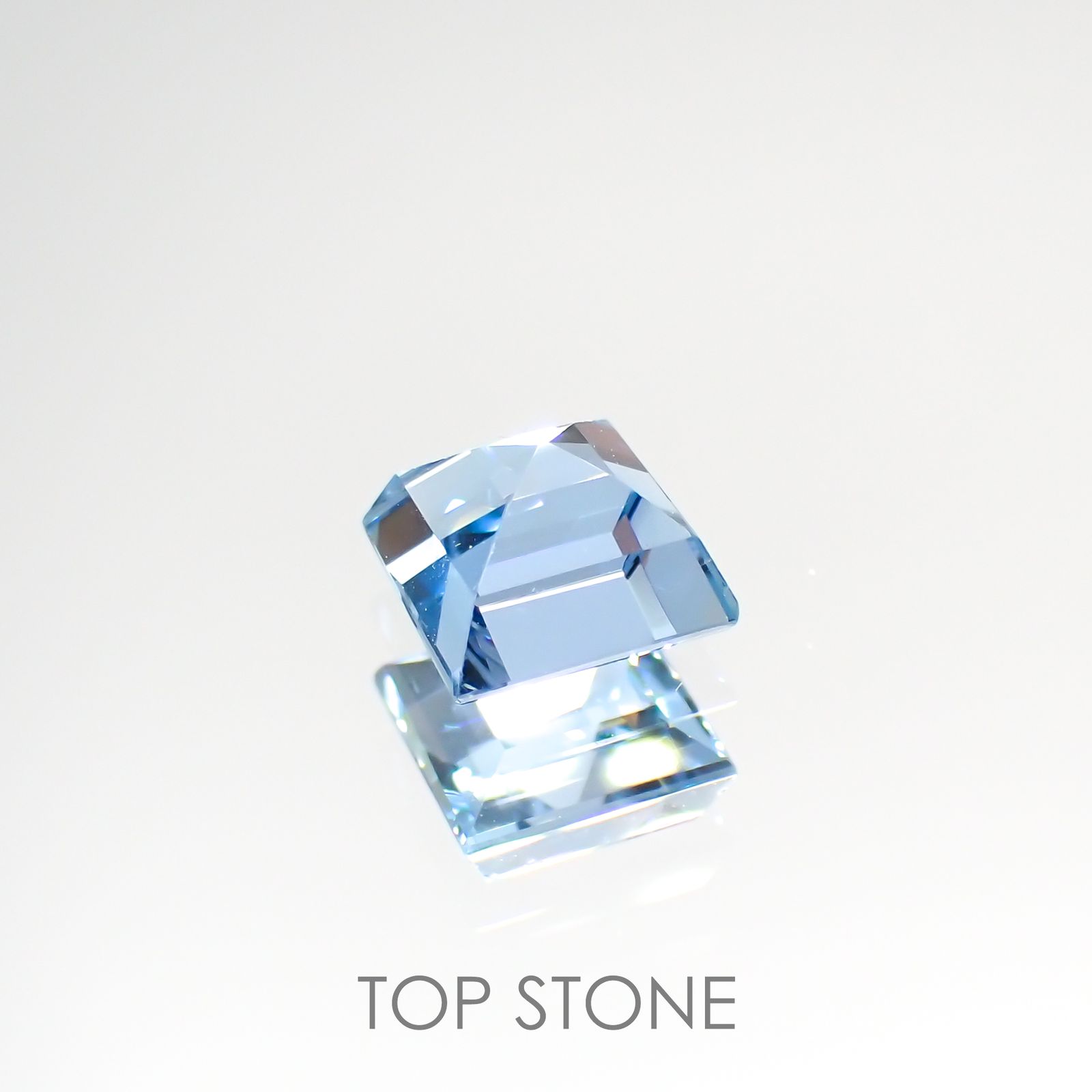 アクアマリン サンタマリアカラー(宝石名アクアマリン) モザンビーク産 0.71ct 識別済[210912600]4.9×4.8mm前後