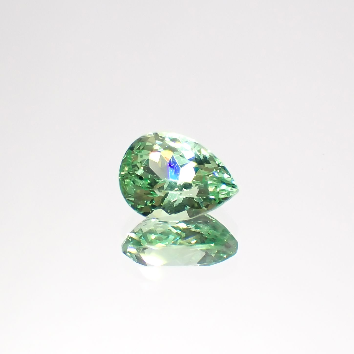 天然ミントガーネット 2.00ct 【極上の煌めき】 UV蛍光 タンザニア