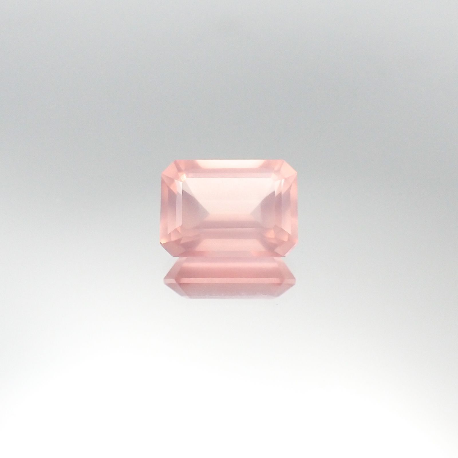 ディープローズクォーツ(宝石名ローズ・クォーツ)モザンビーク産 2.56ct 識別済[230622420]9.9x7.1mm前後