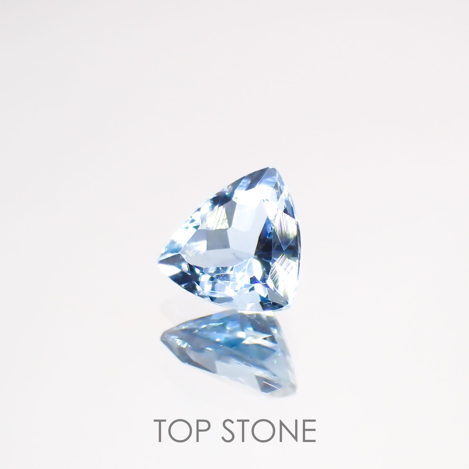 サンタマリアアクアマリン ブラジル産 0.68ct[220114056]6x6.1mm前後