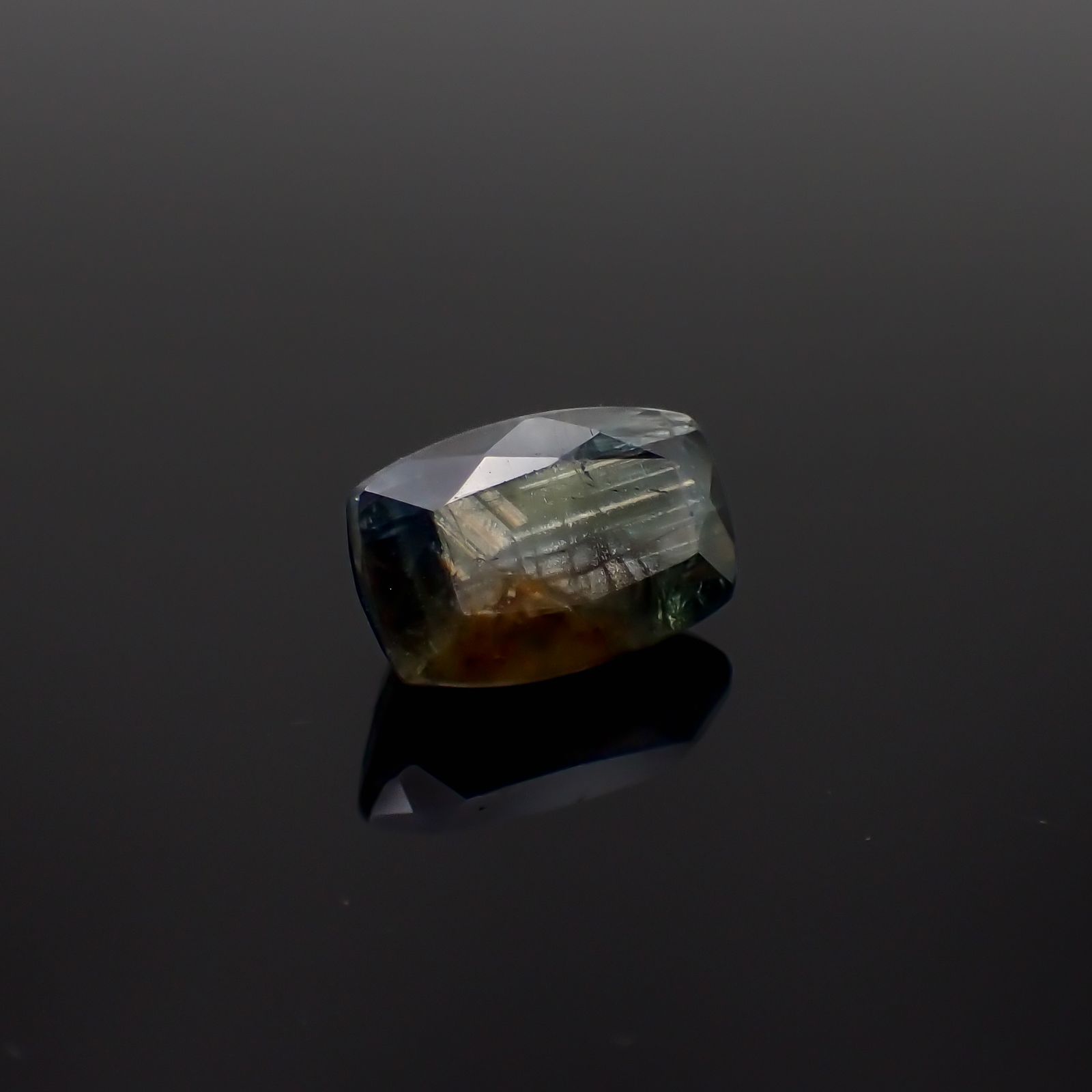 ゴールドシーンサファイア非加熱 ケニア産 9.97ct[230321339]14.2x9.1mm前後