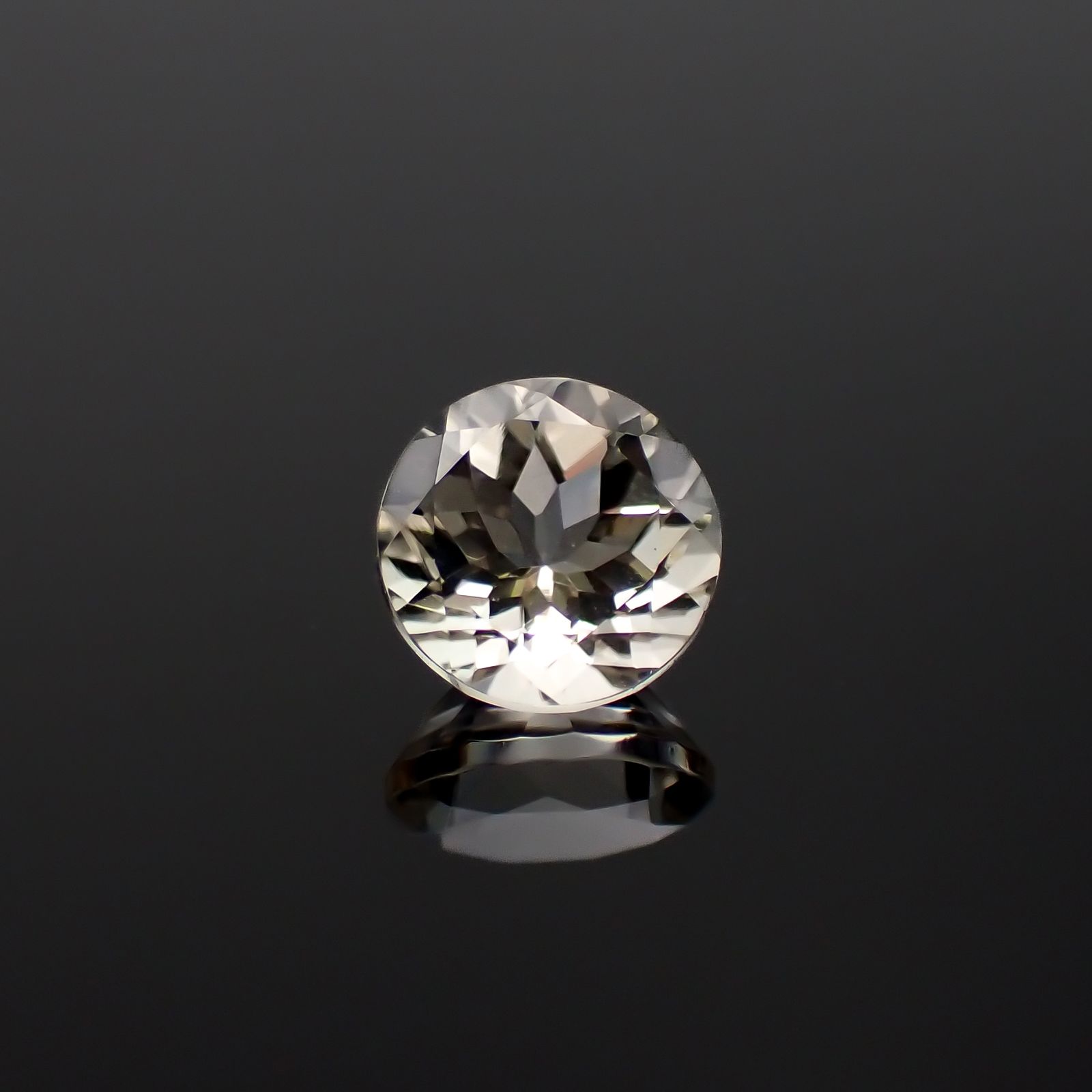 イエロースキャポライト フルオレッセンス(宝石名スキャポライト)タンザニア産 1.25ct 識別済[230722653]6.9x6.9mm前後