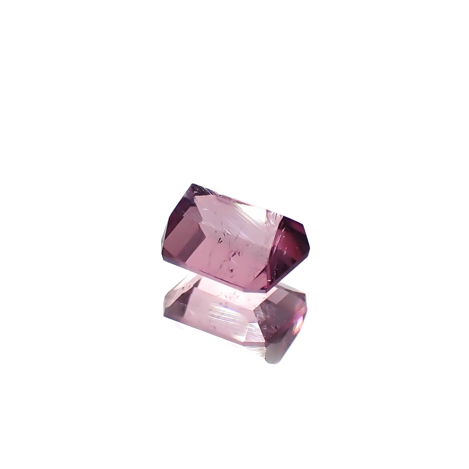 パープルトルマリン アフガニスタン産 0.61ct / 5.1x4.2mm前後 [251131312]