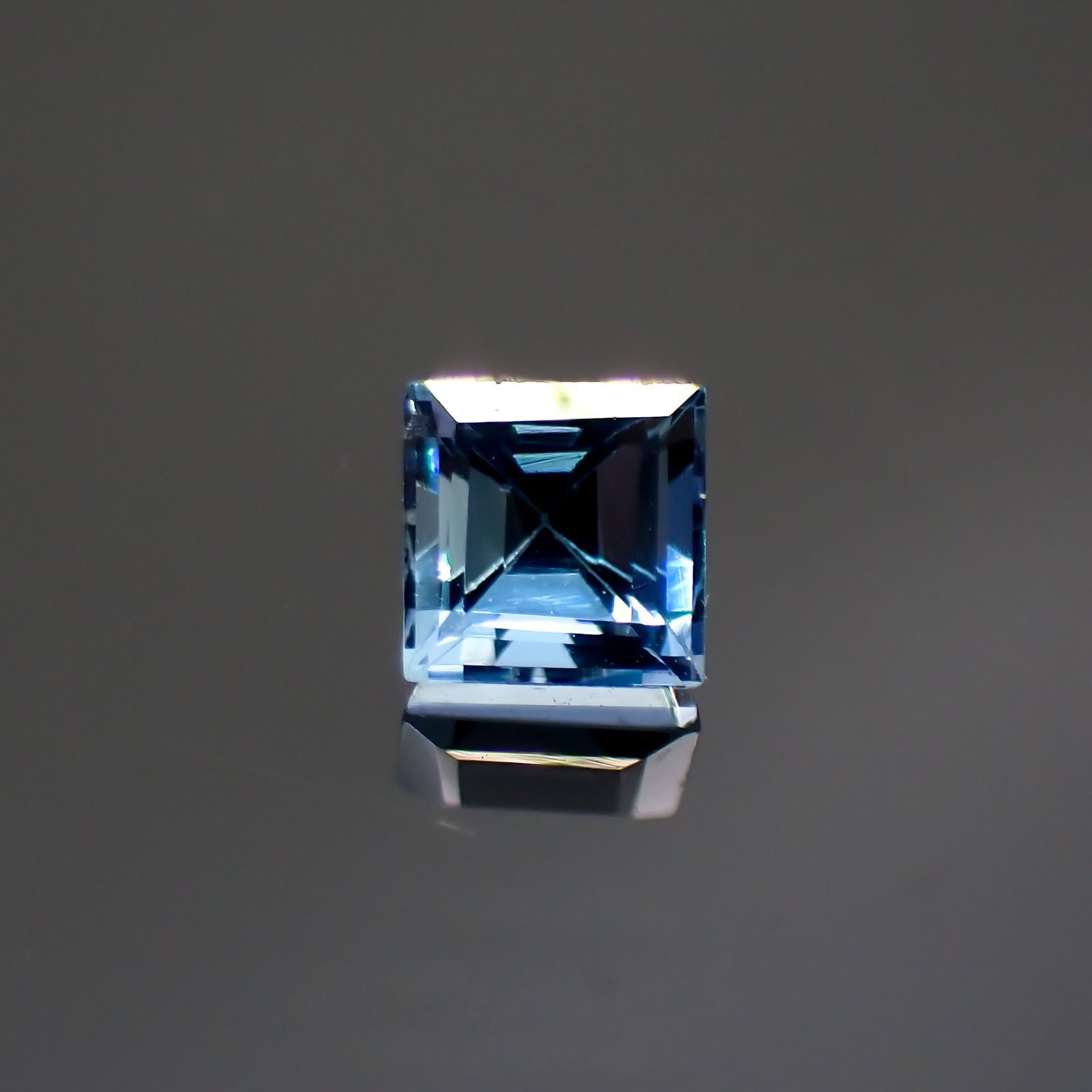 サンタマリアアクアマリン ブラジル産 0.39ct[220114049]4x4mm前後