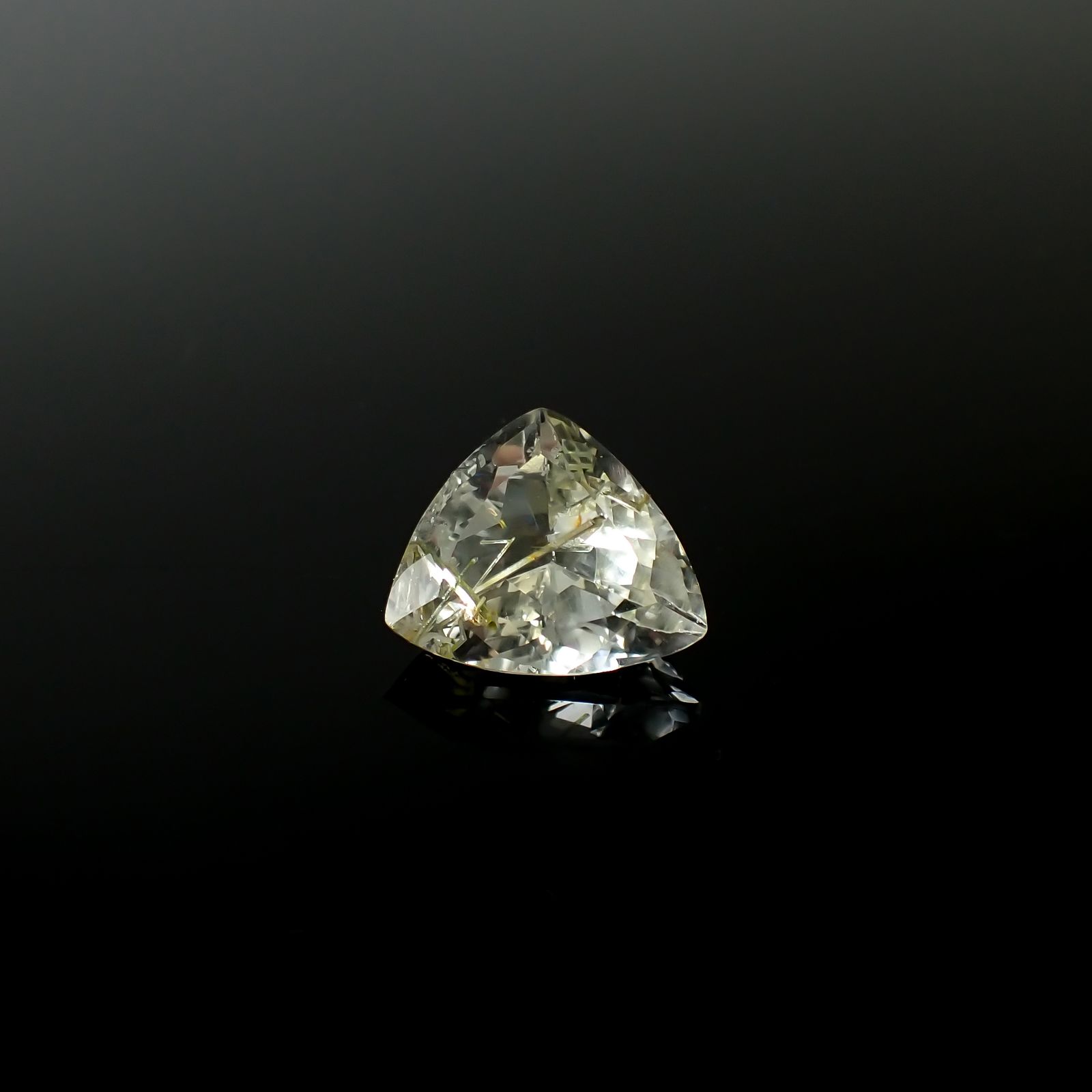 アパタイトイントパーズ(宝石名アパタイト イン トパーズ)ブラジル産 19.70ct 識別済[240225930]19x16.2mm前後