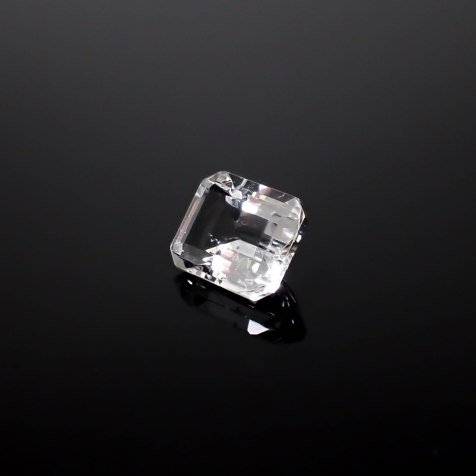 アポフィライト(宝石名アポフィライト)インド・プネー産 2.708ct ソ付(日独)[250530415]9.42x8.04mm前後