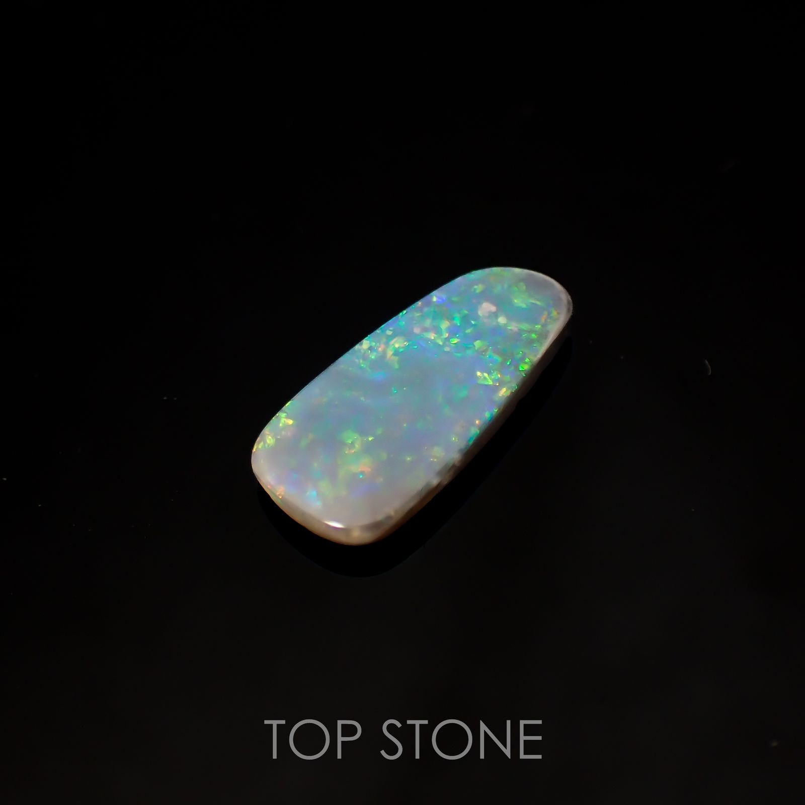 ◇フリーフォーム◇ブラックオパール(宝石名ブラック・オパール)オーストラリア産 1.028ct ソ付[220717014]12.5x6mm前後
