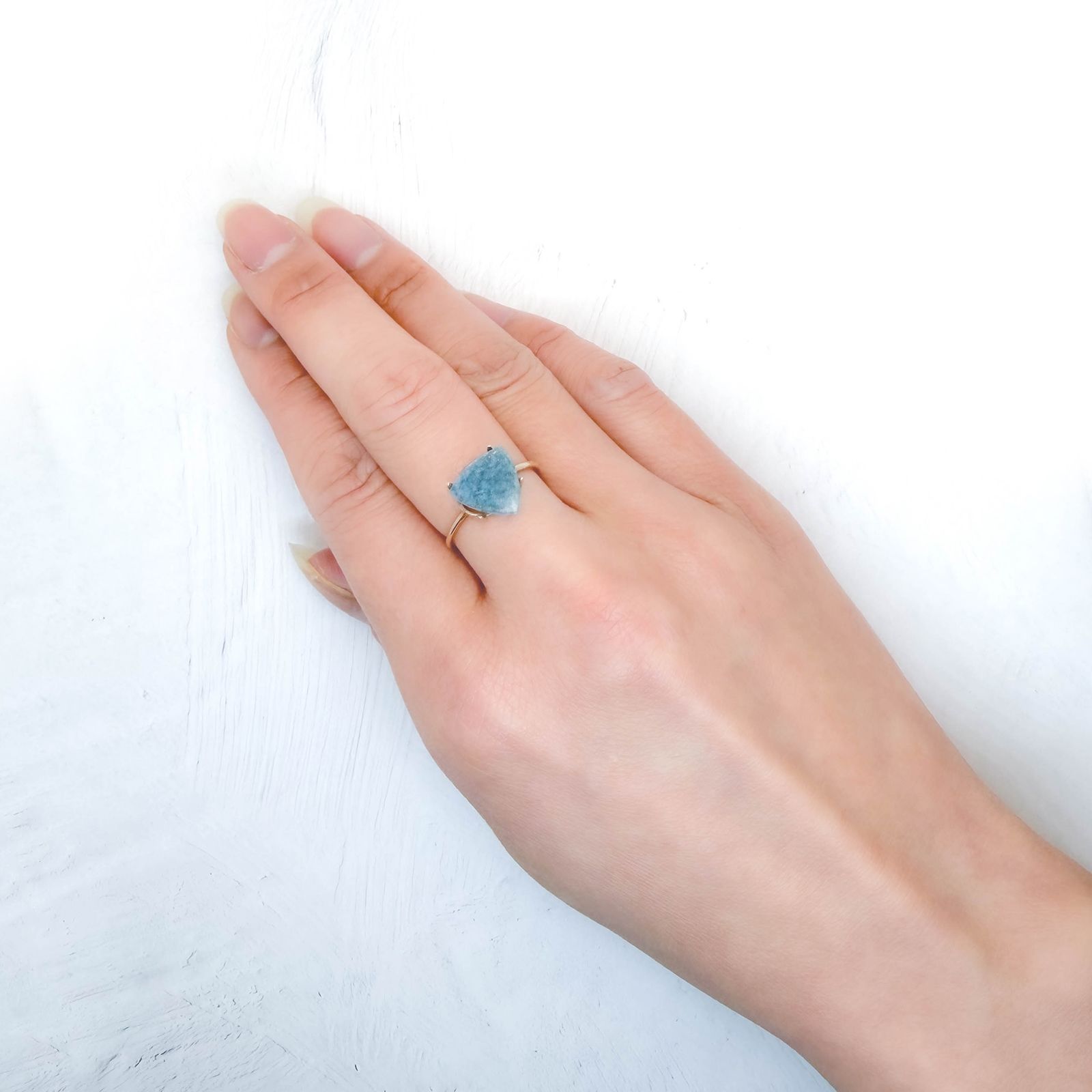 パライバクォーツ ブラジル産 2.89ct / 10.4x10.2mm前後 [260331860]