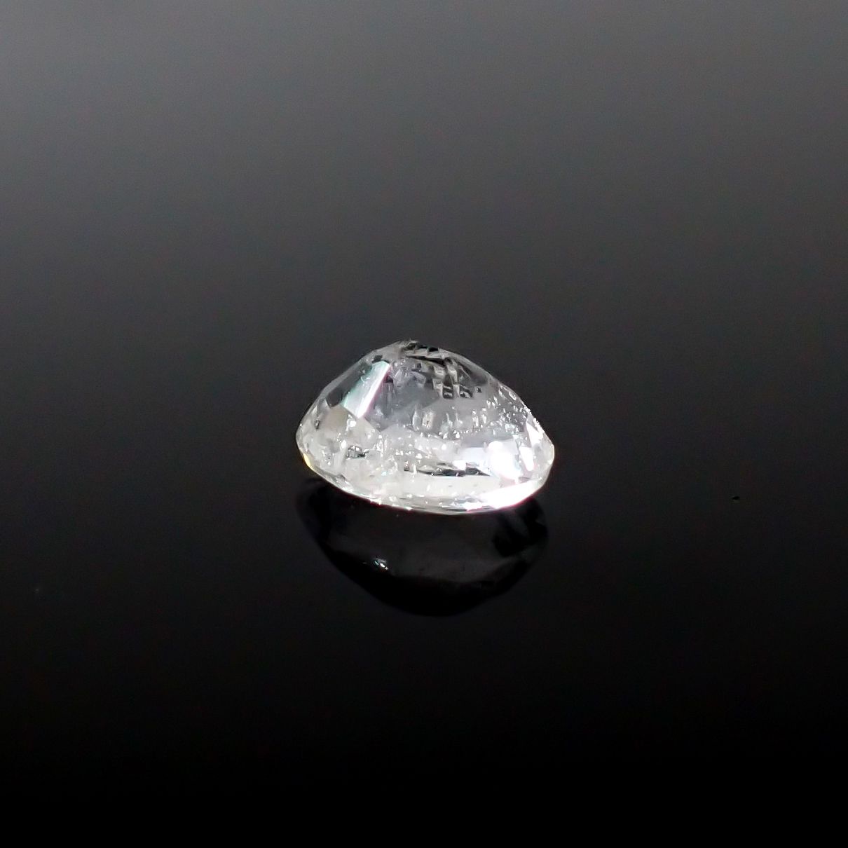 テネブレッセンススキャポライト アフガニスタン産 0.31ct / 5x3.9mm前後 [260532254]