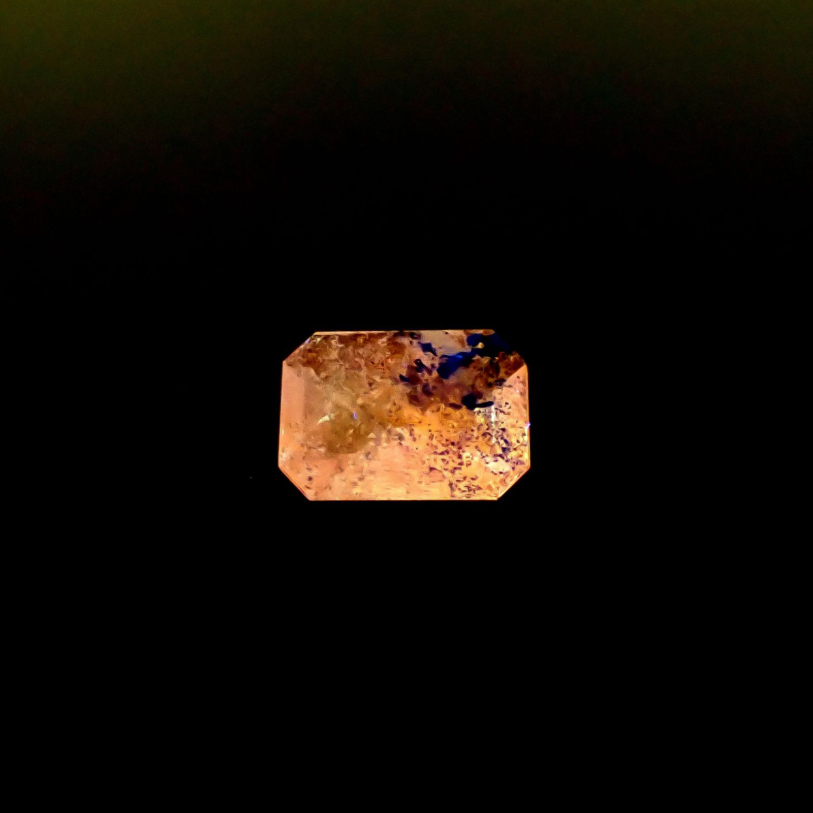 ラズライトインソーダライト フルオレッセンス アフガニスタン産 0.47ct [250530471]6.6x4.7mm前後