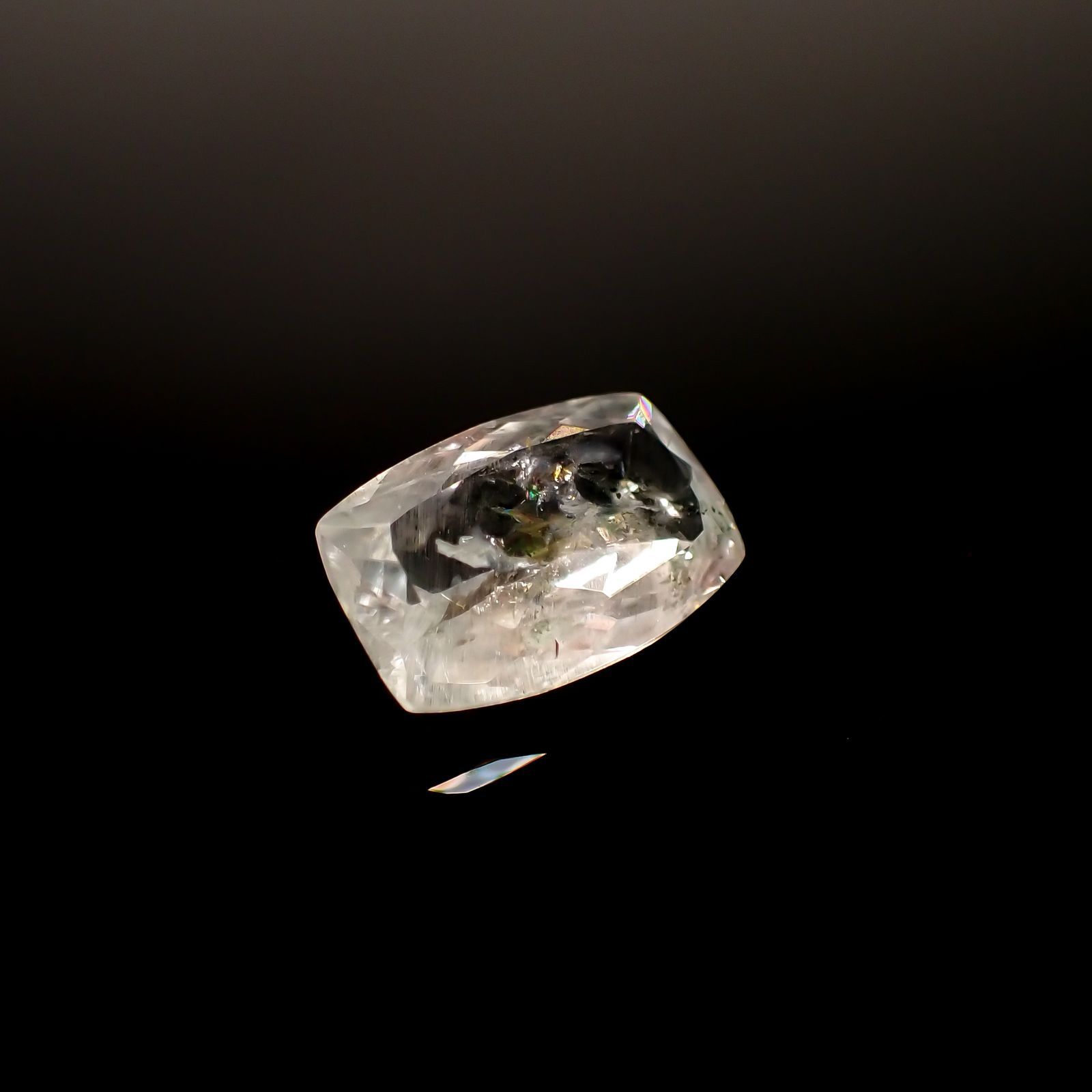 オーロラアクアマリン(宝石名アクアマリン) ブラジル産 3.16ct 識別済[210812716]12.4×8mm前後