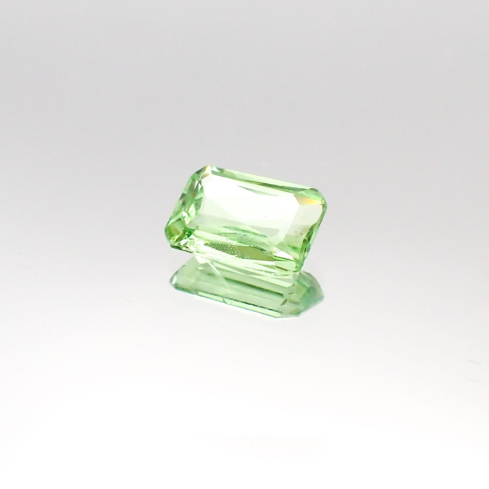 ミントガーネット(宝石名グリーン グロッシュラー・ガーネット)タンザニア・メレラニ鉱山産 1.27ct 識別済[230522258]7.6x5.2mm前後