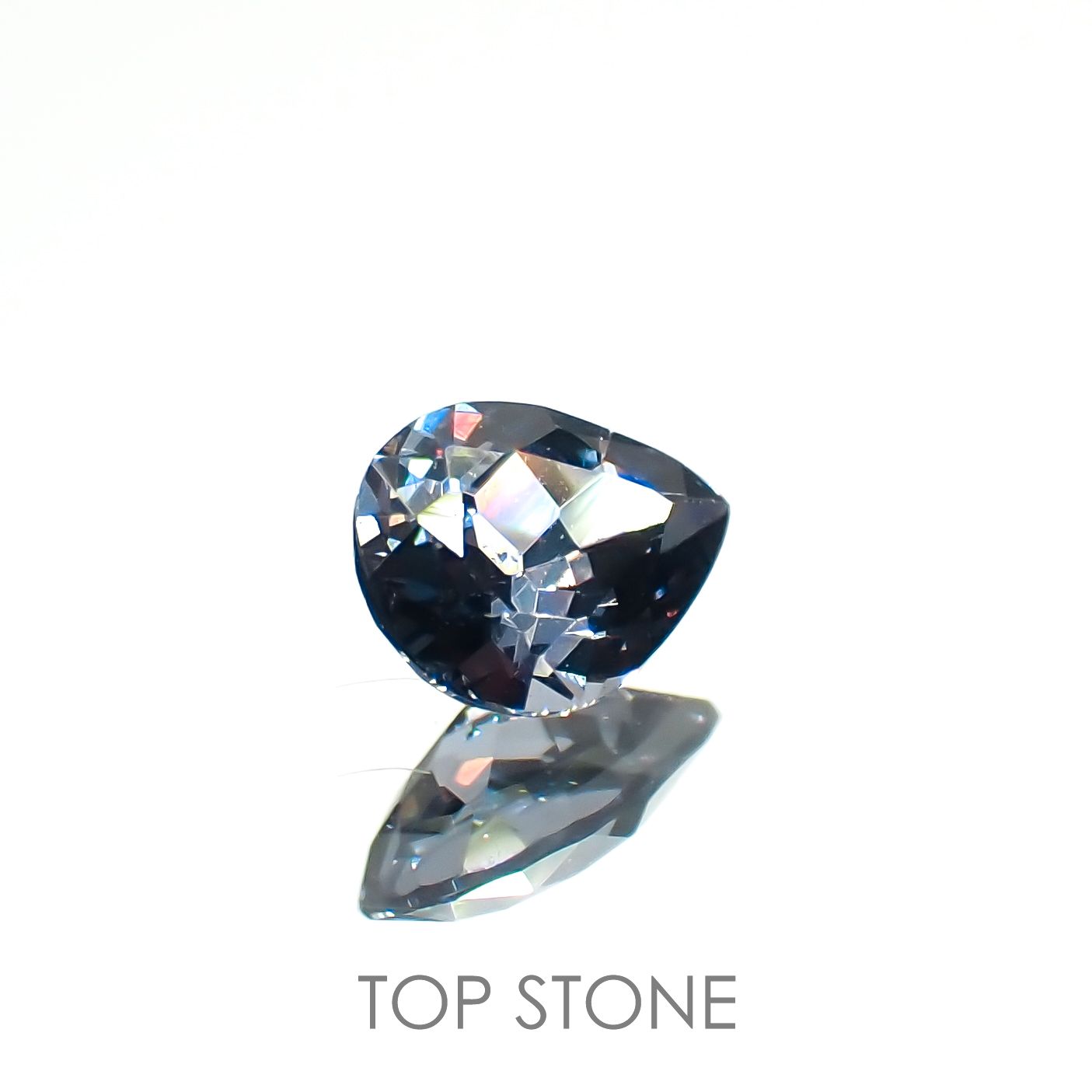 カラーチェンジガーネット アレキタイプ(宝石名ガーネット)マダガスカル・ベキリー産 0.16ct 識別済[221119063]4.1x3mm前後