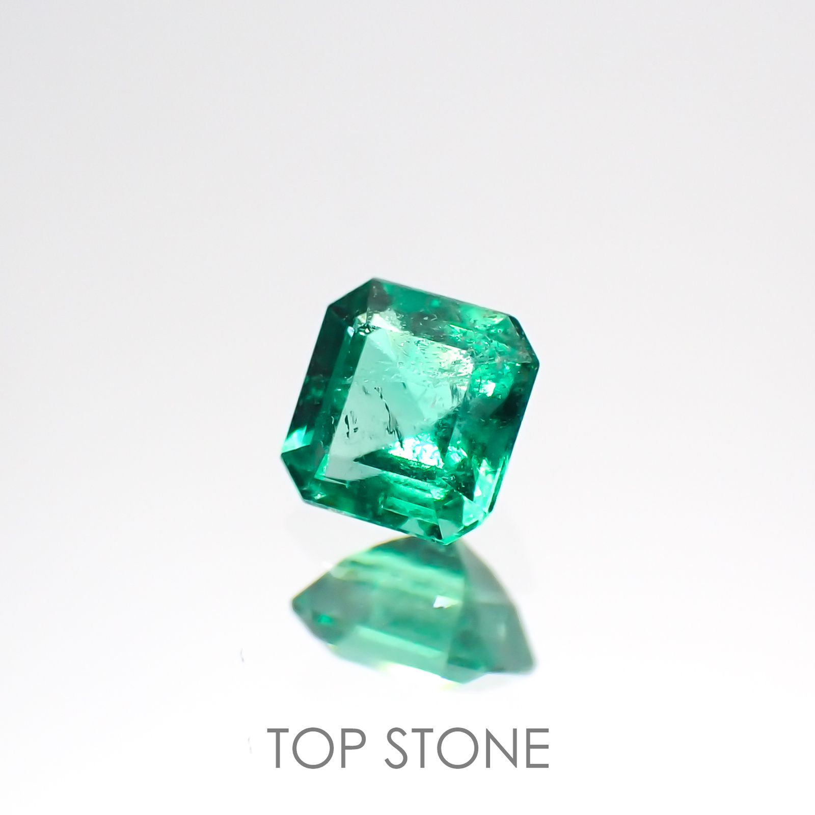 エメラルド(宝石名エメラルド) コロンビア産 0.22ct 識別済[20042274]3.8×3.8mm前後