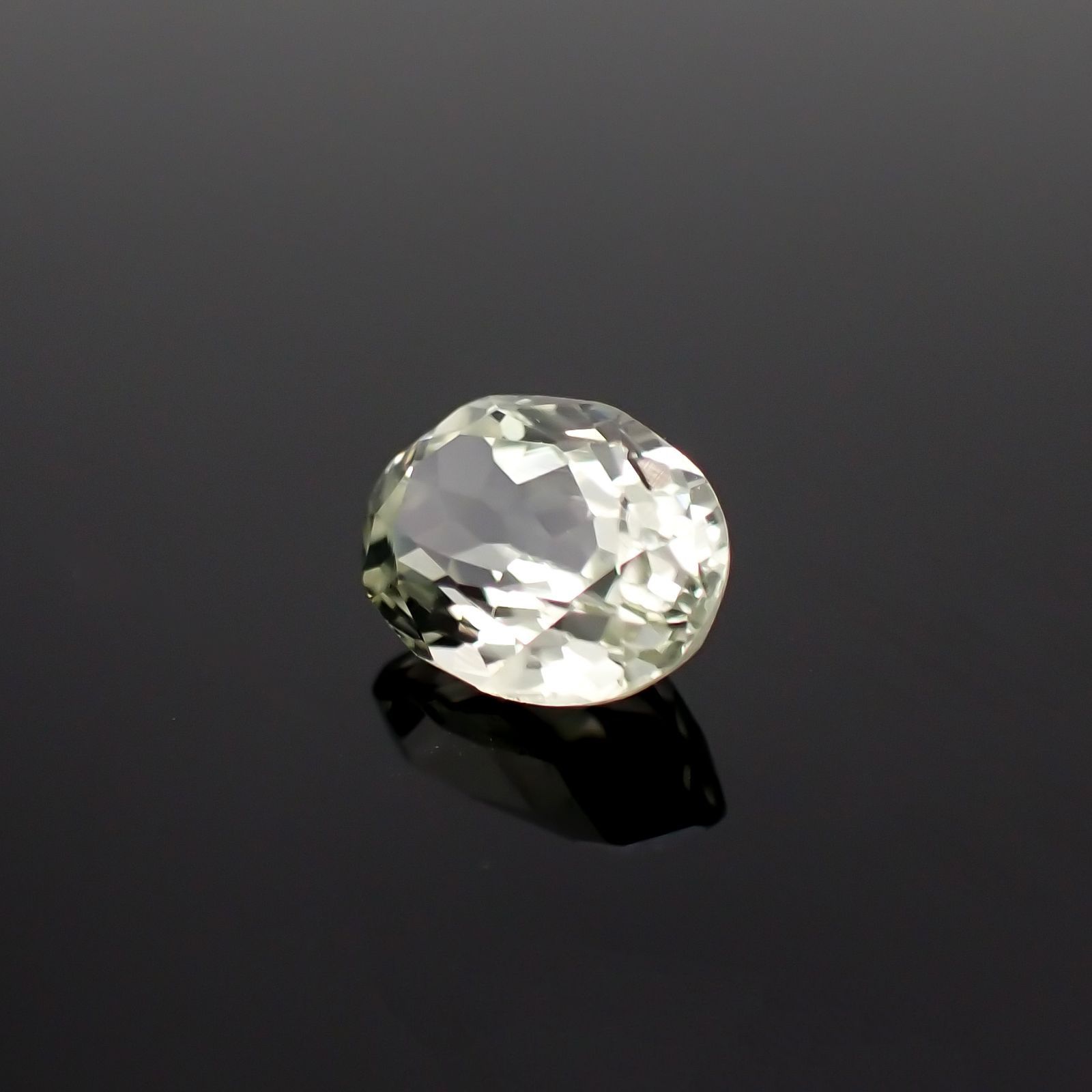 シリマナイト(宝石名シリマナイト)インド産 識別済 1.54ct / 8.1x6.2mm前後 [221018464]